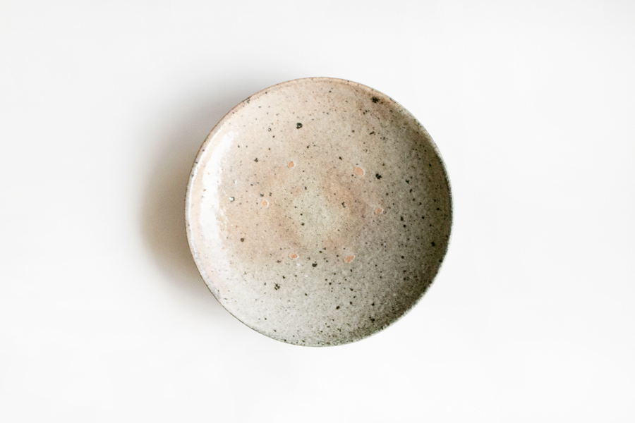 【八田亨】　作　七寸白掛皿 八田亨 白掛7寸皿 φ22cm H4.5cm ｜ 百福オンラインショップ