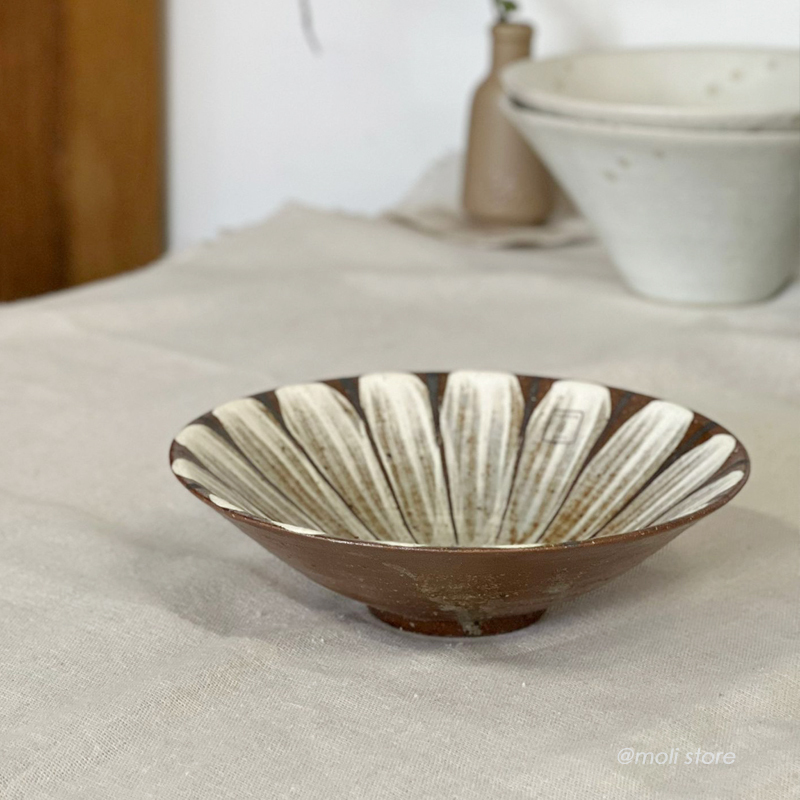 Rokuro Handmade Pottery white flowers medium bowl｜Blut's