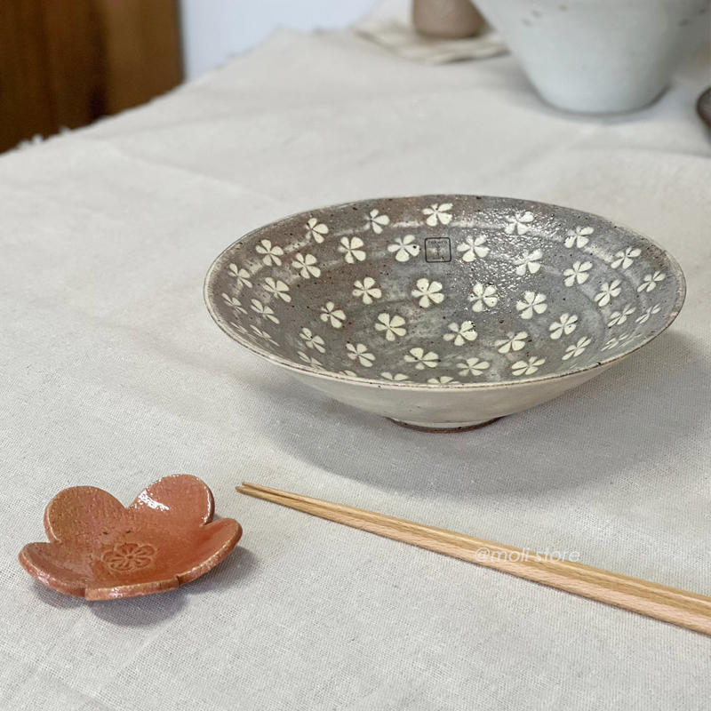 Rokuro Handmade Pottery Flower Pattern medium bowl｜Blut's