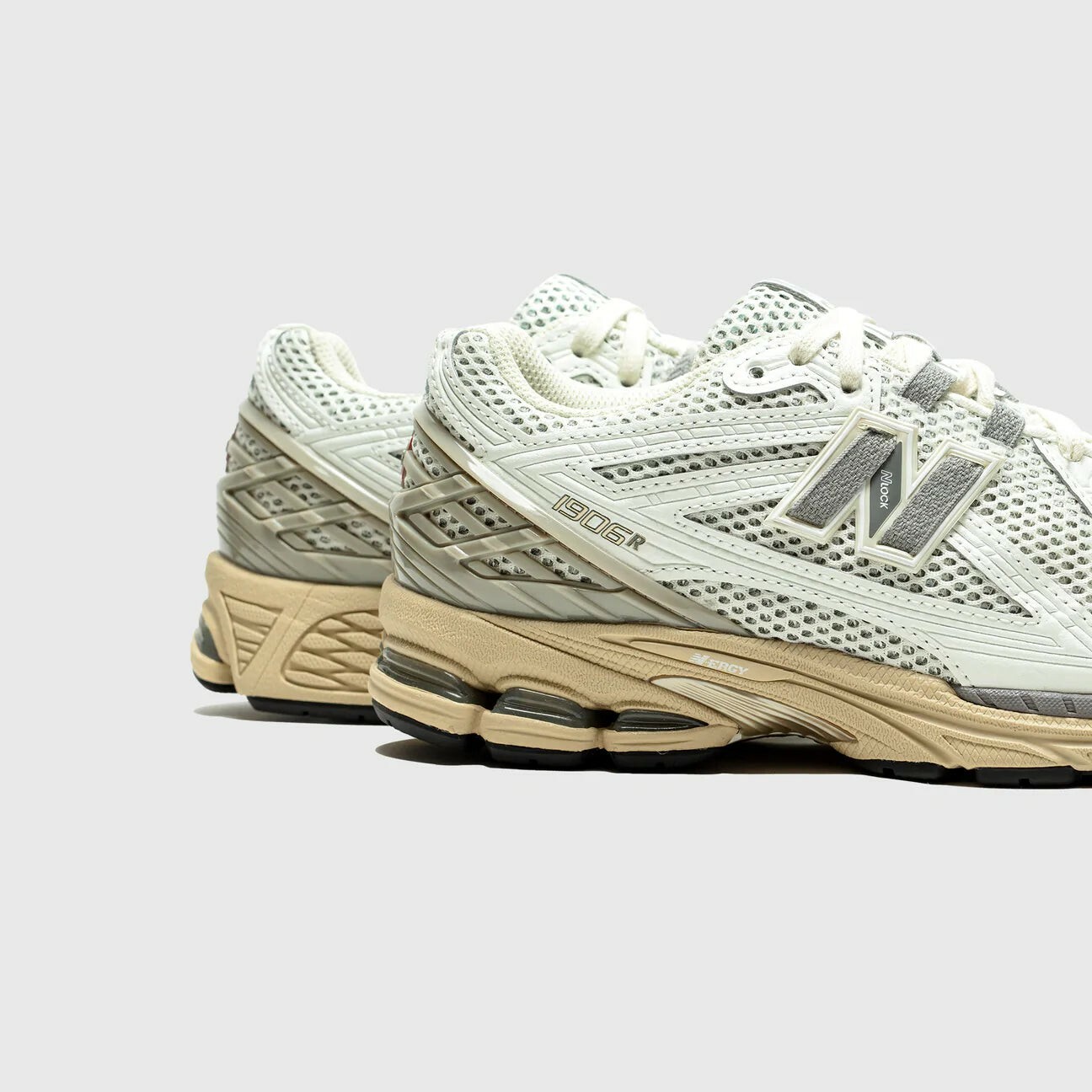 安心の関税送料込み New Balance M1906RP - 通販 - cdn.nstt.fr