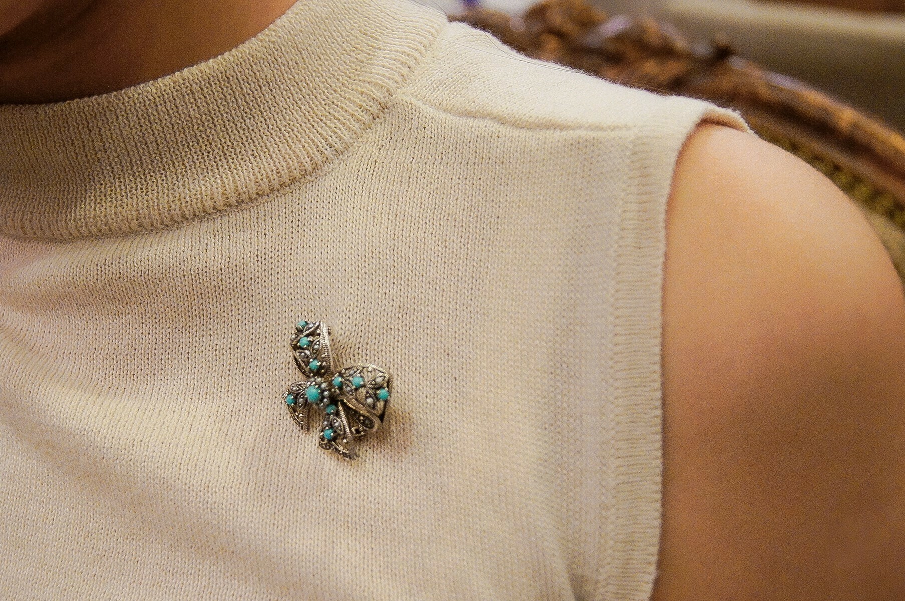 綠松石蝴蝶結胸墜