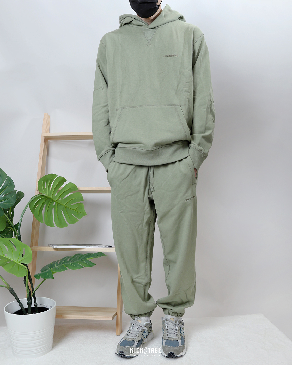 **特價商品售出不退換**男款 NEW BALANCE ATH SET 米杏色 灰綠色 刺繡小LOGO 毛巾底 套裝 帽T【AMT23565】 / 棉褲【AMP23551】NBT NBSUIT