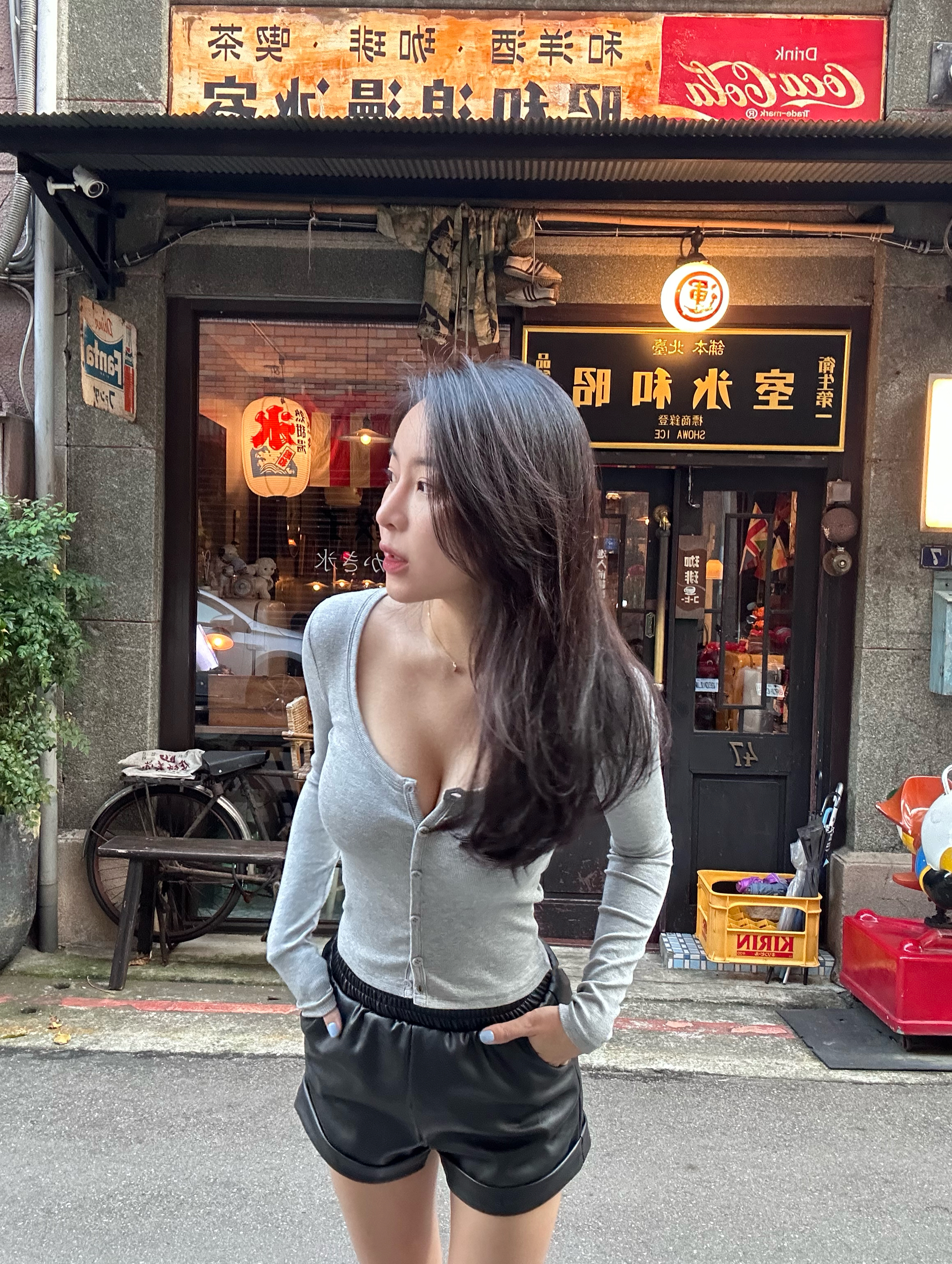 Enjoyable 超顯瘦皮短褲