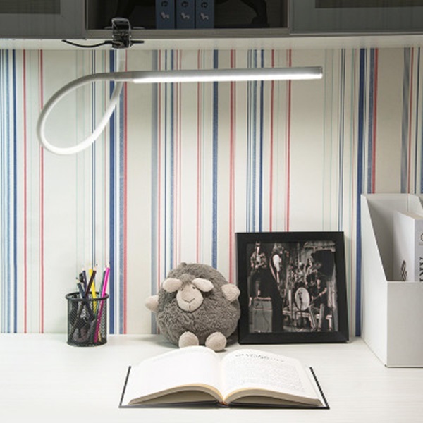 Japan TSK clip type student study desk bedside eye protection lamp (P3286)