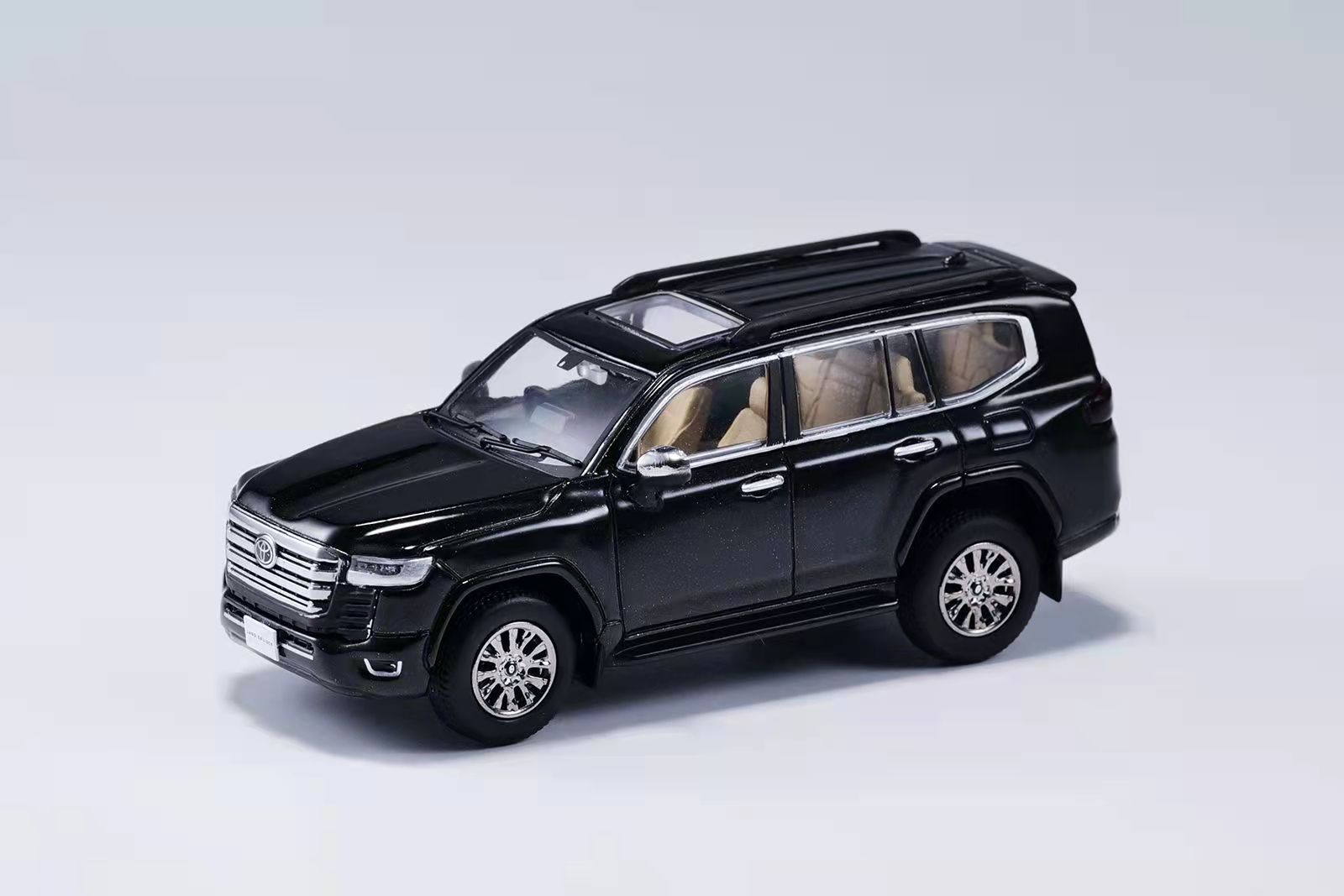 1/64 GCD Toyota Land Cruiser LC300 Black ( RHD) (KS-042-155)