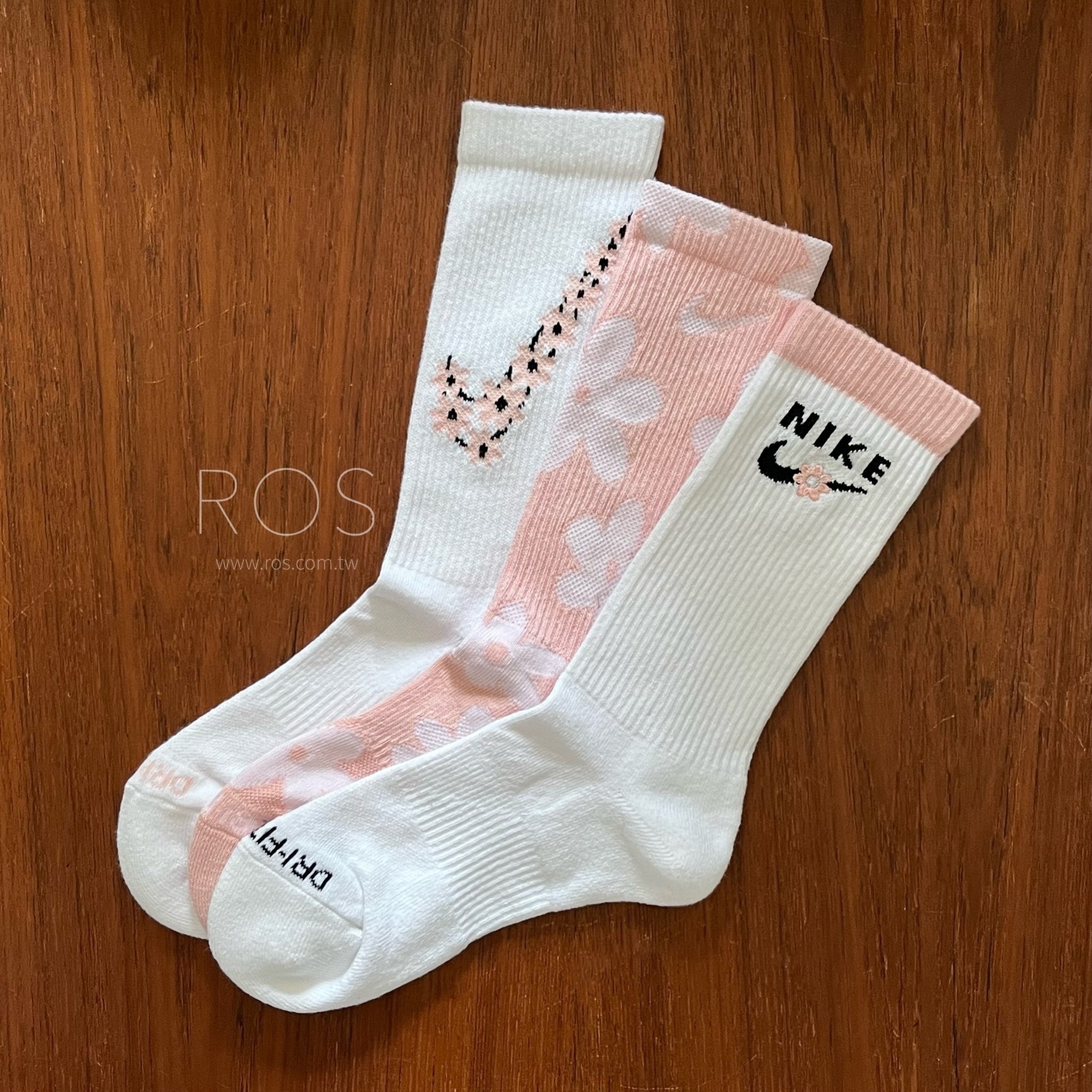 Nike 小花中筒襪