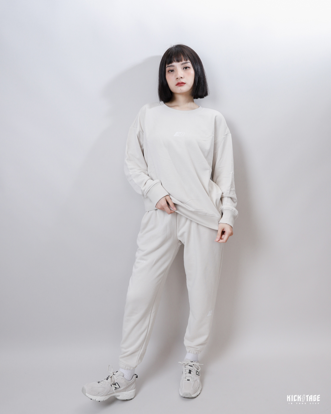 **特價商品售出不退換**女款 NEW BALANCE ESS Fleece SUIT 灰杏色 黑色 大LOGO 毛巾底 套裝 / 衛衣 大學T【WT23514】棉褲【AWP23508】NBESS NBSUIT
