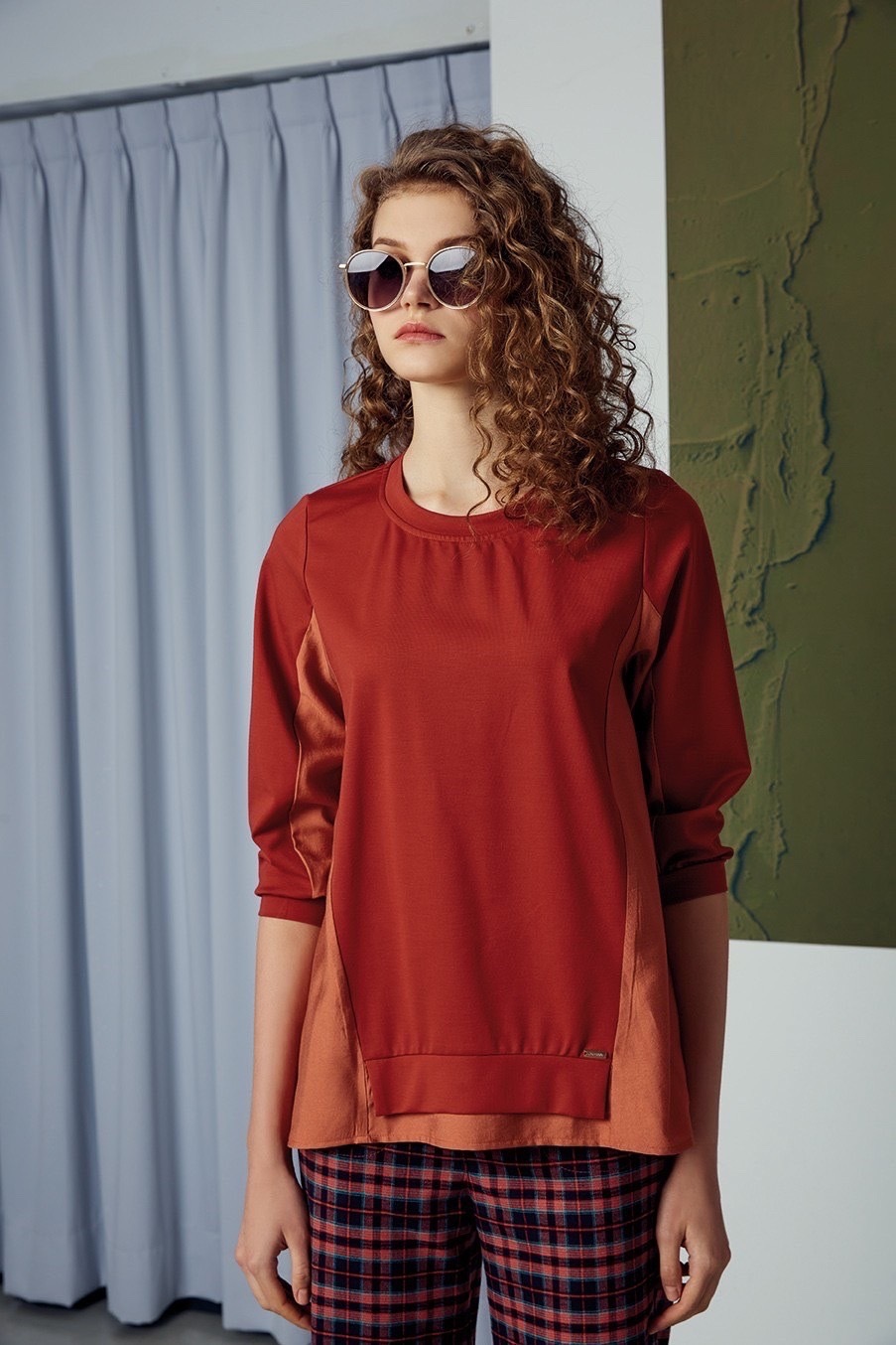 時尚色系拼接前短後長上衣R6302