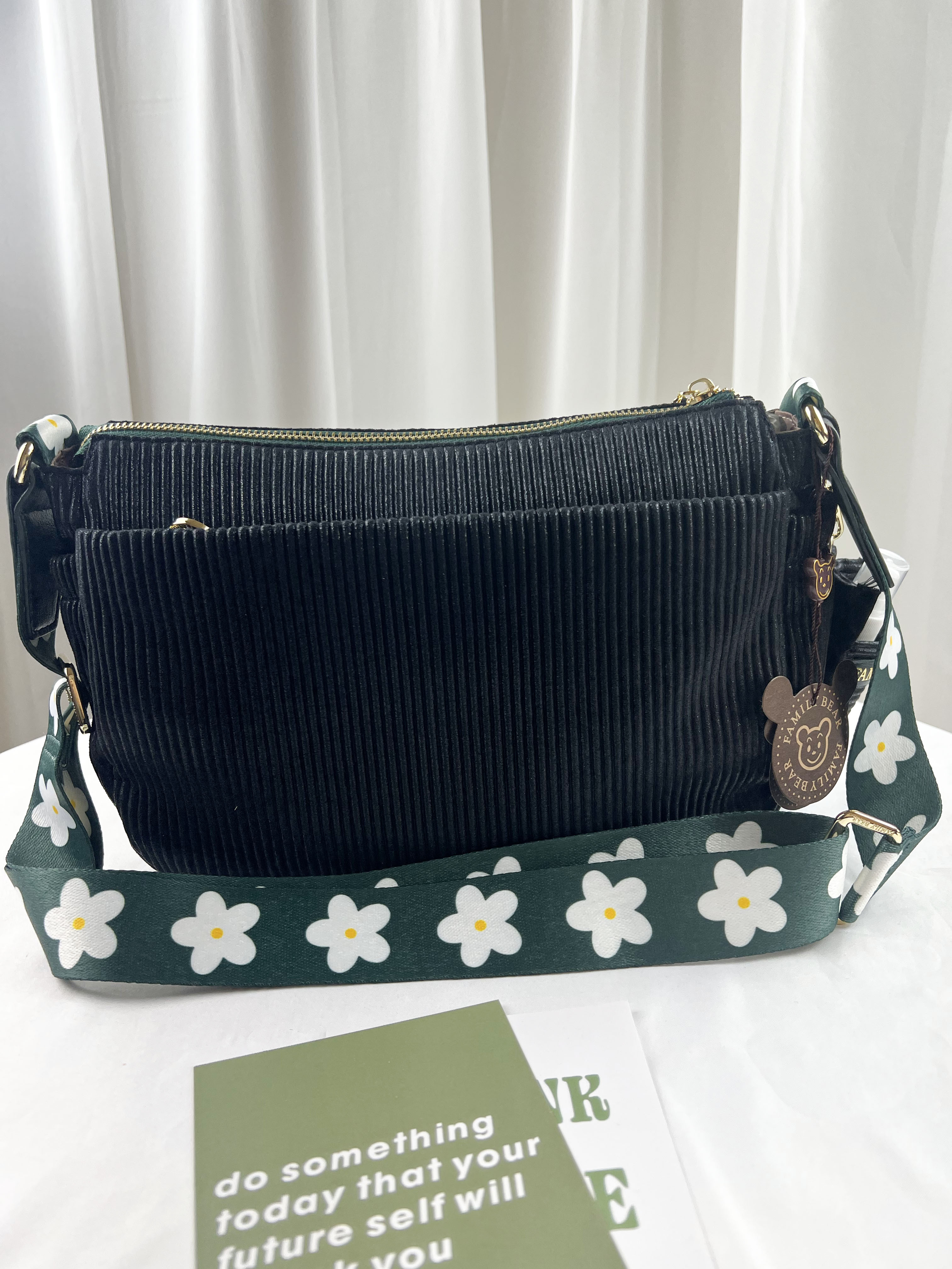 FamilyBear 黑綠花朵側背包 附酒精保護套+酒精瓶   #2806