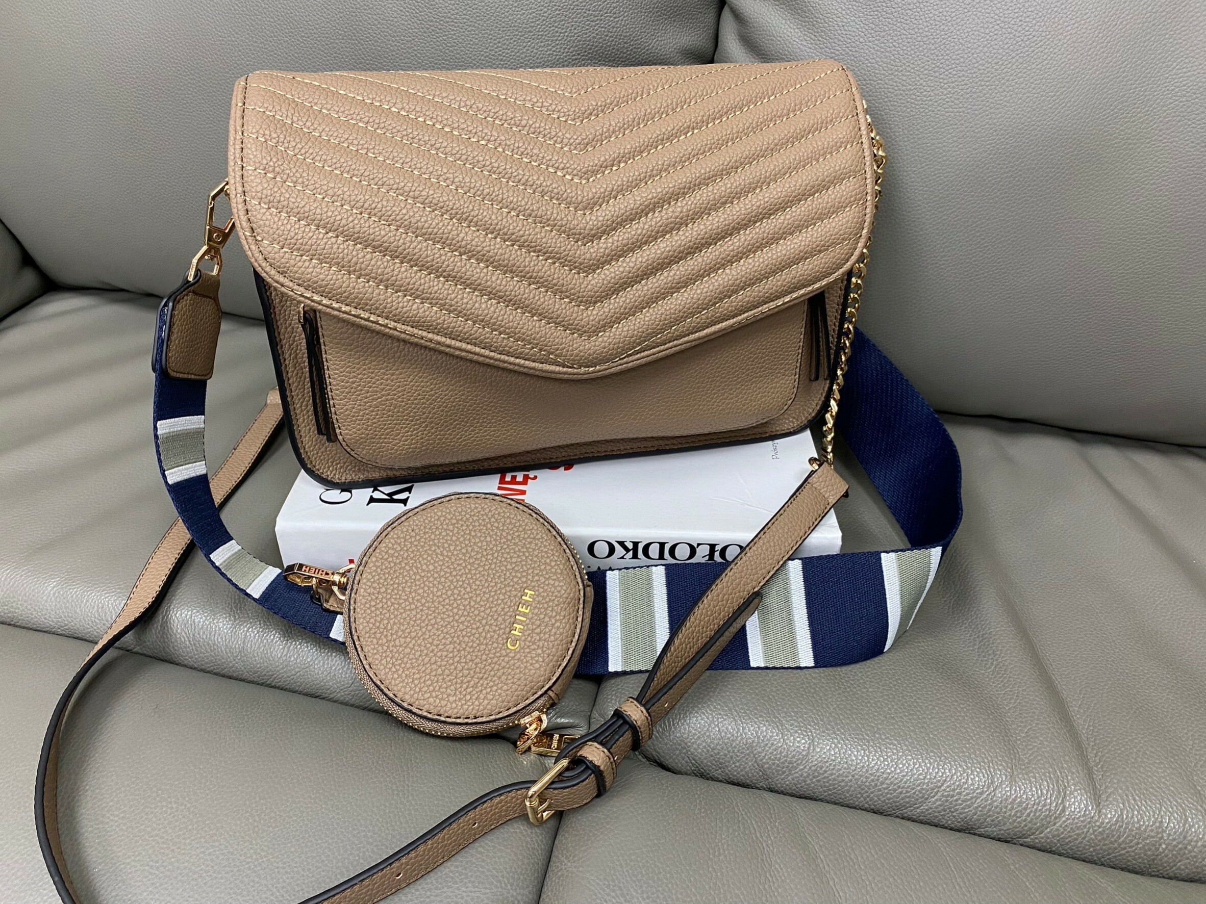 NO.8563 像極了愛情潔西卡瑪朵織帶V字紋包