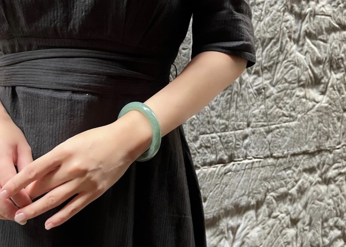 滿翠綠翡翠圓條鐲