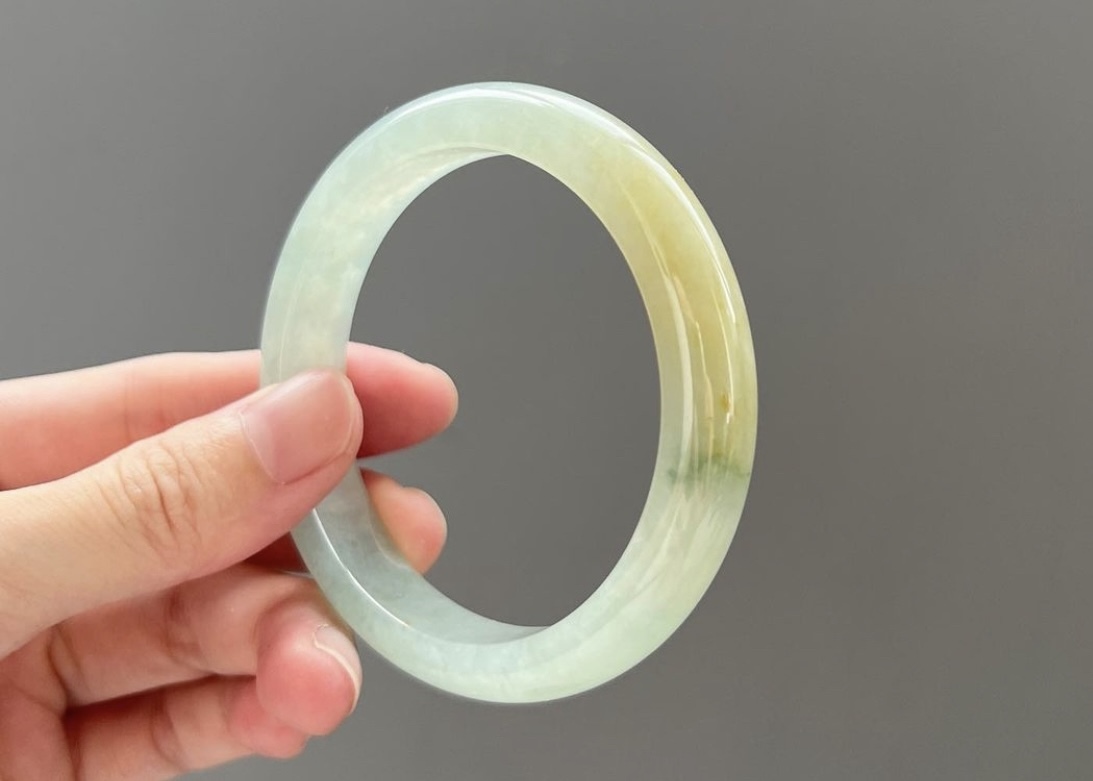 正冰種果綠飄黃翡正圈