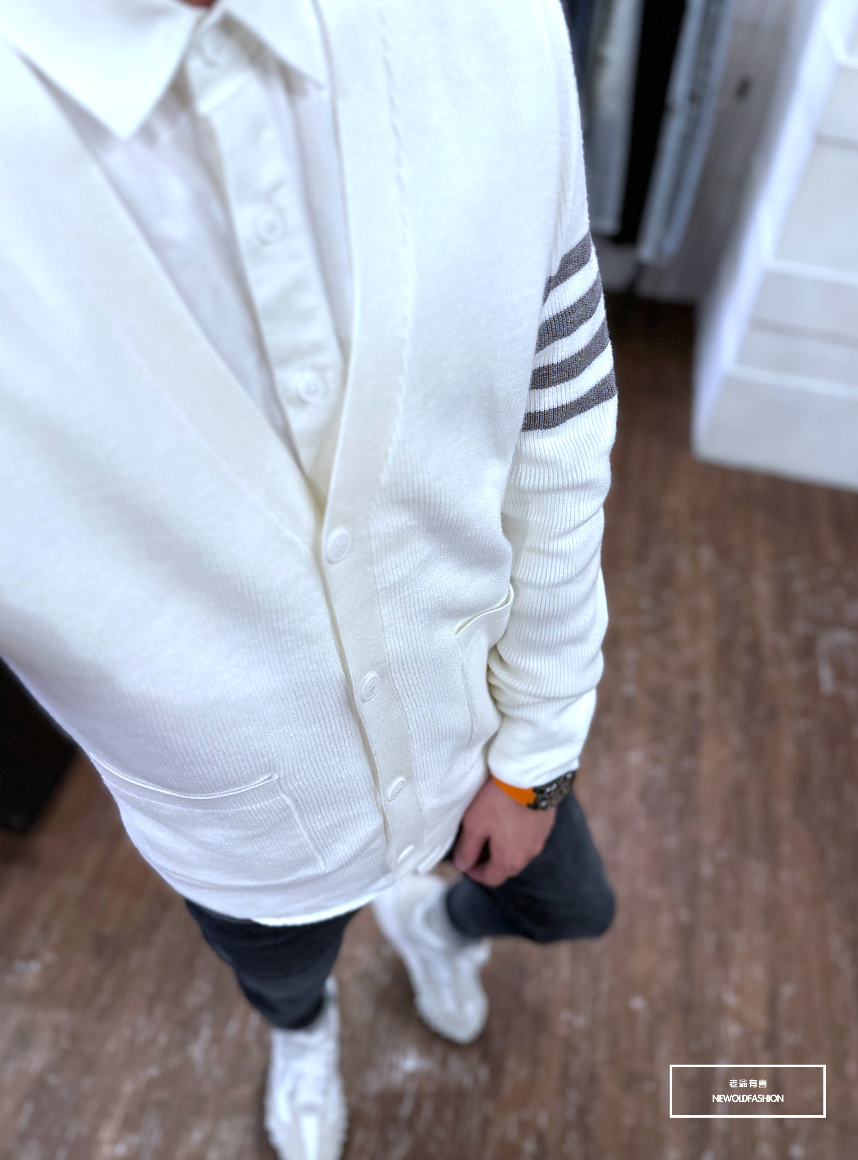 『新品上市』重磅四線條開襟針織罩衫-白(NOF2210C67004)