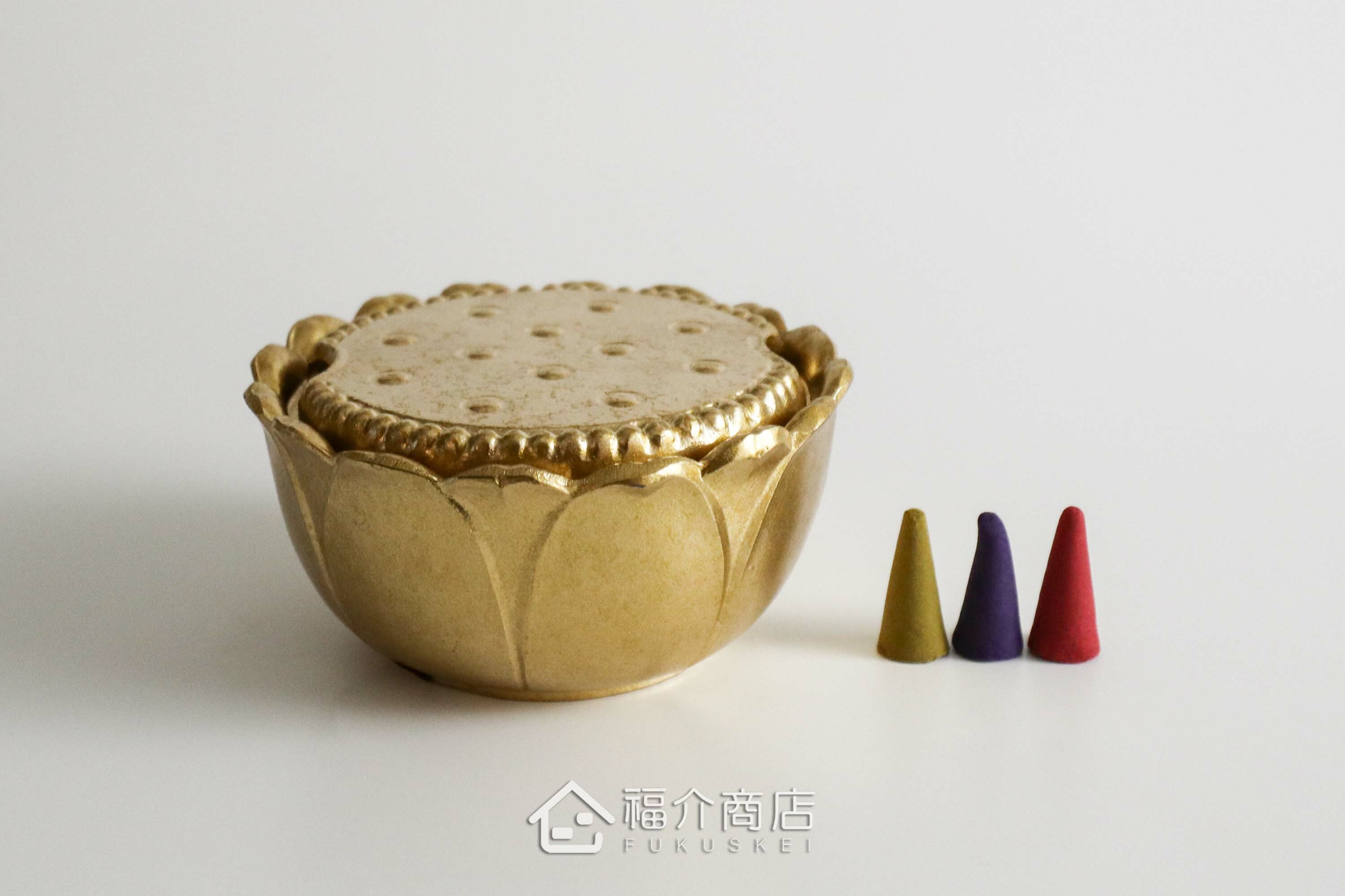 蓮花台造型香爐與小錐型香