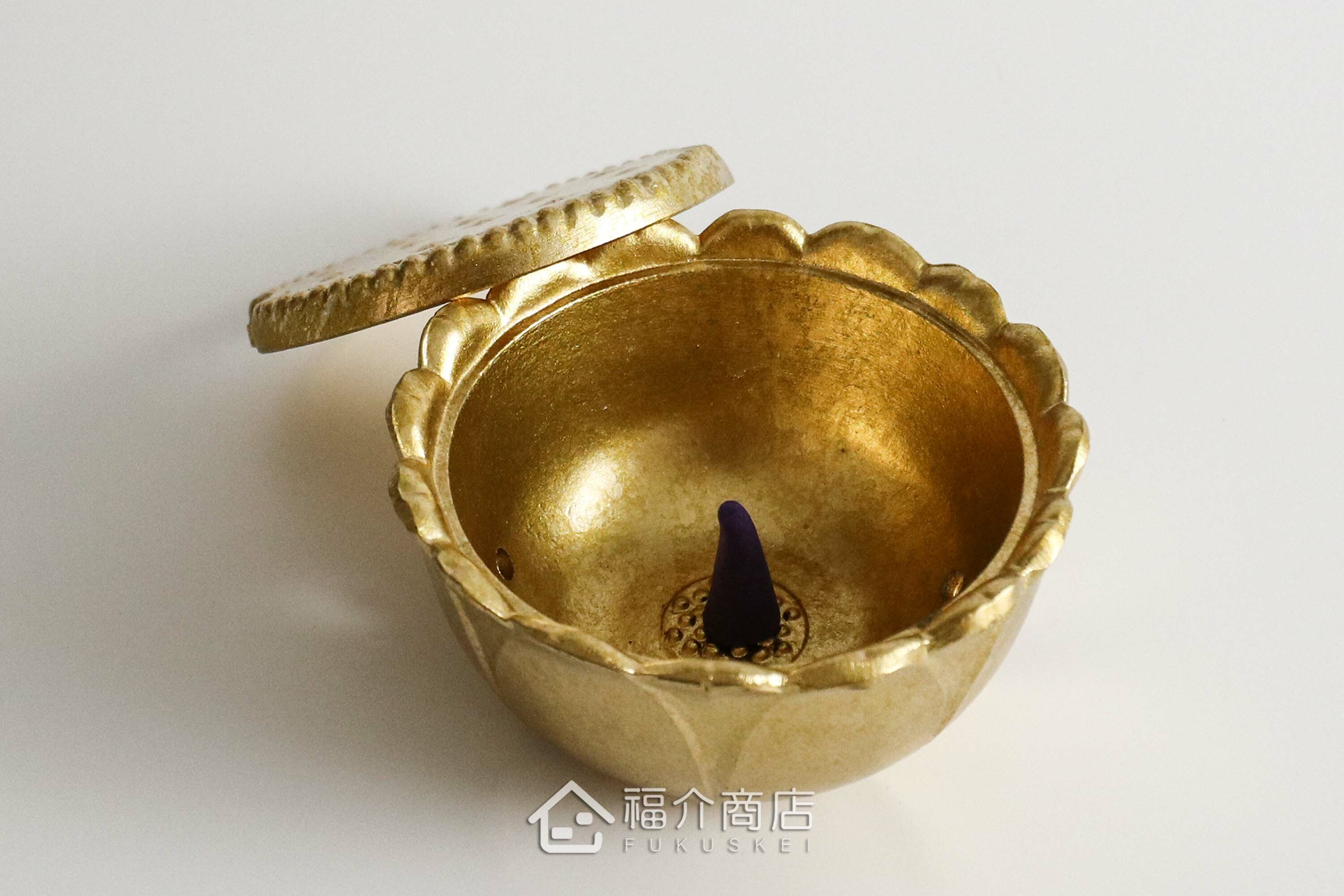 蓮花台造型香爐與小香椎