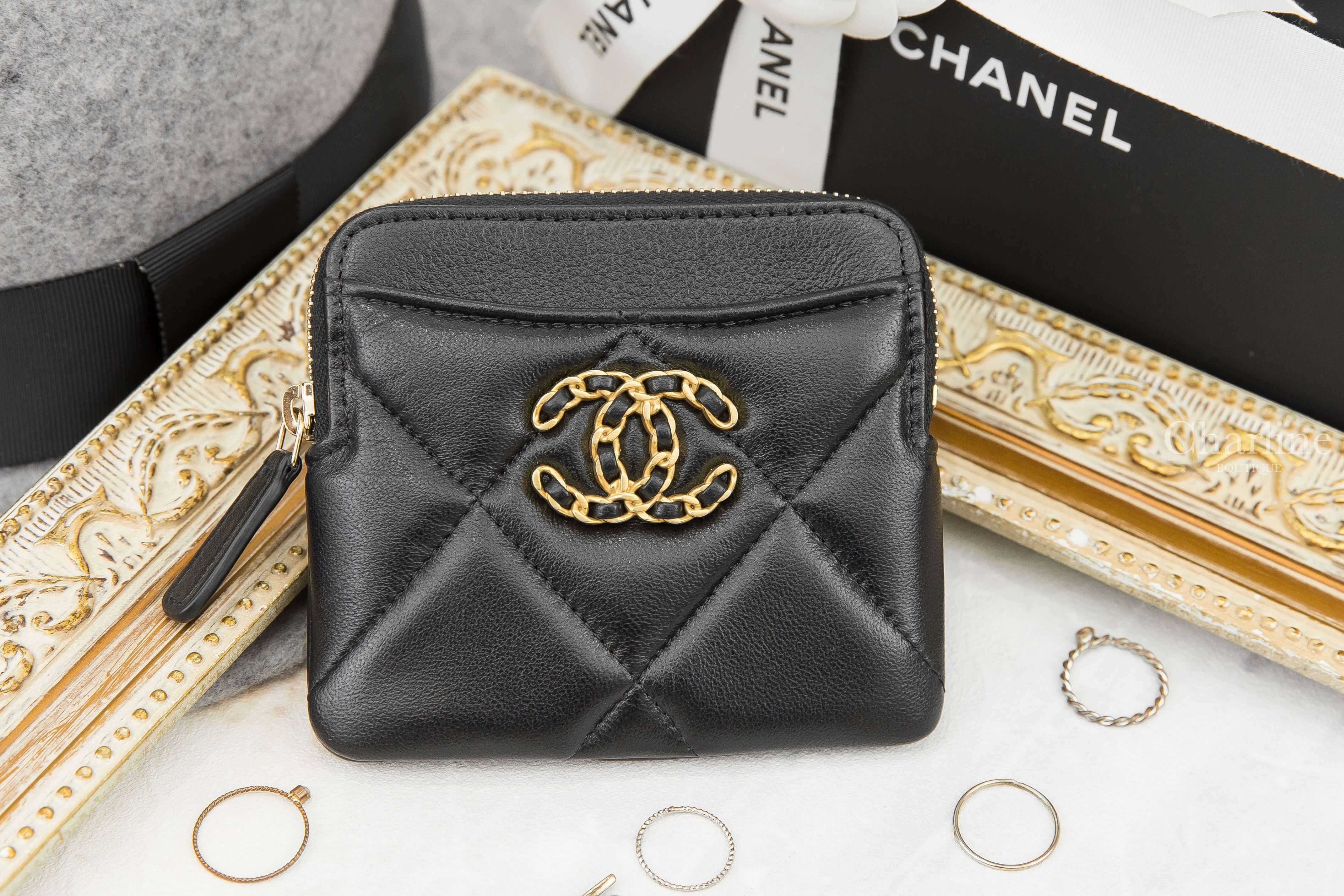 CCロゴが魅力的 CHANEL19 ジップ コイン 財布 フラグメント ラム Chanel 19 ジップ コインパース - シャイニー ラムスキン