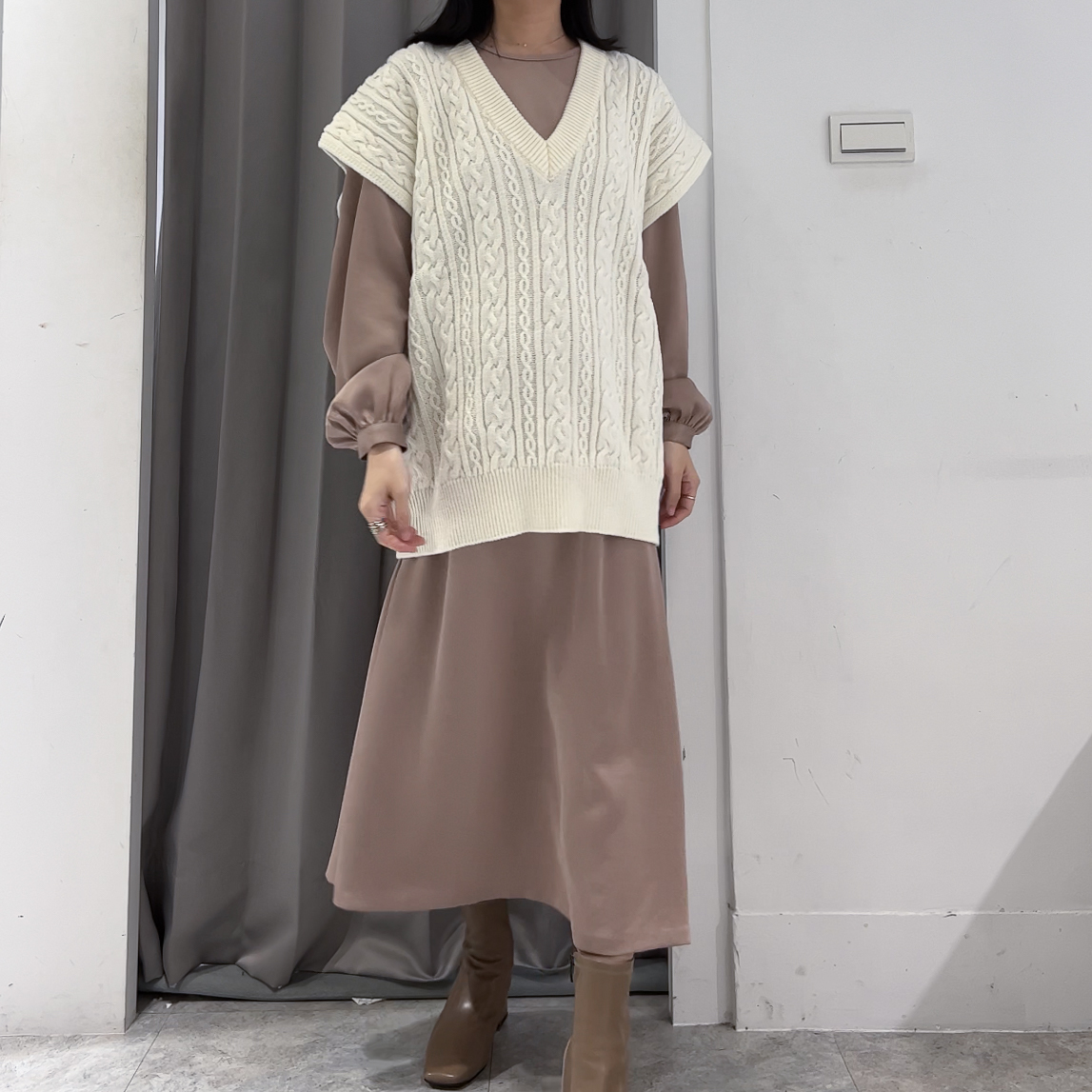 V領麻花羊毛針織寬袖背心(瑕疵-奶白/深灰)