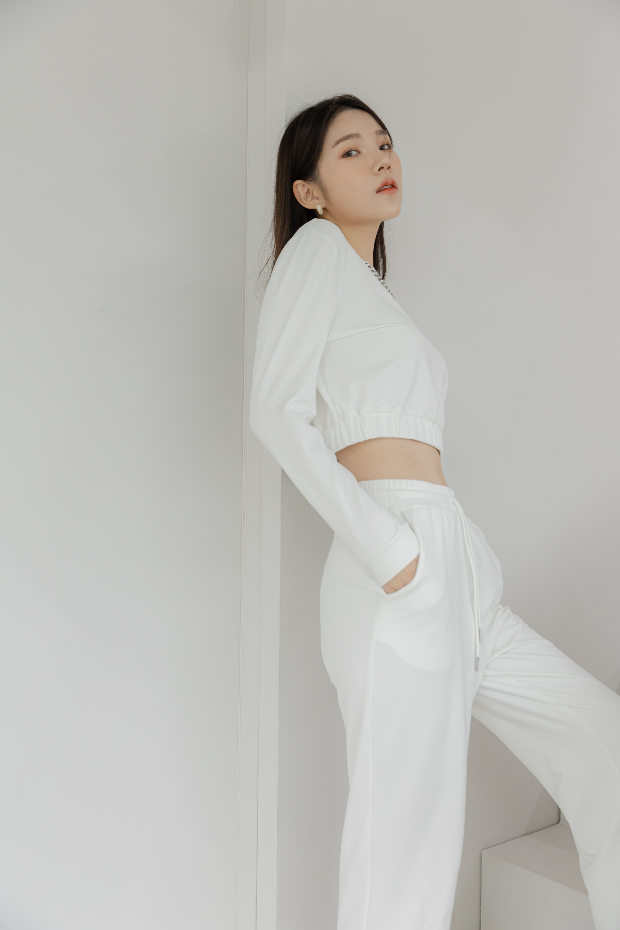 短版磨毛感縮腰上衣- White