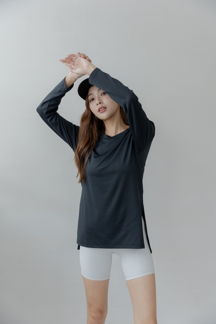 親膚側開岔舒適上衣- Black