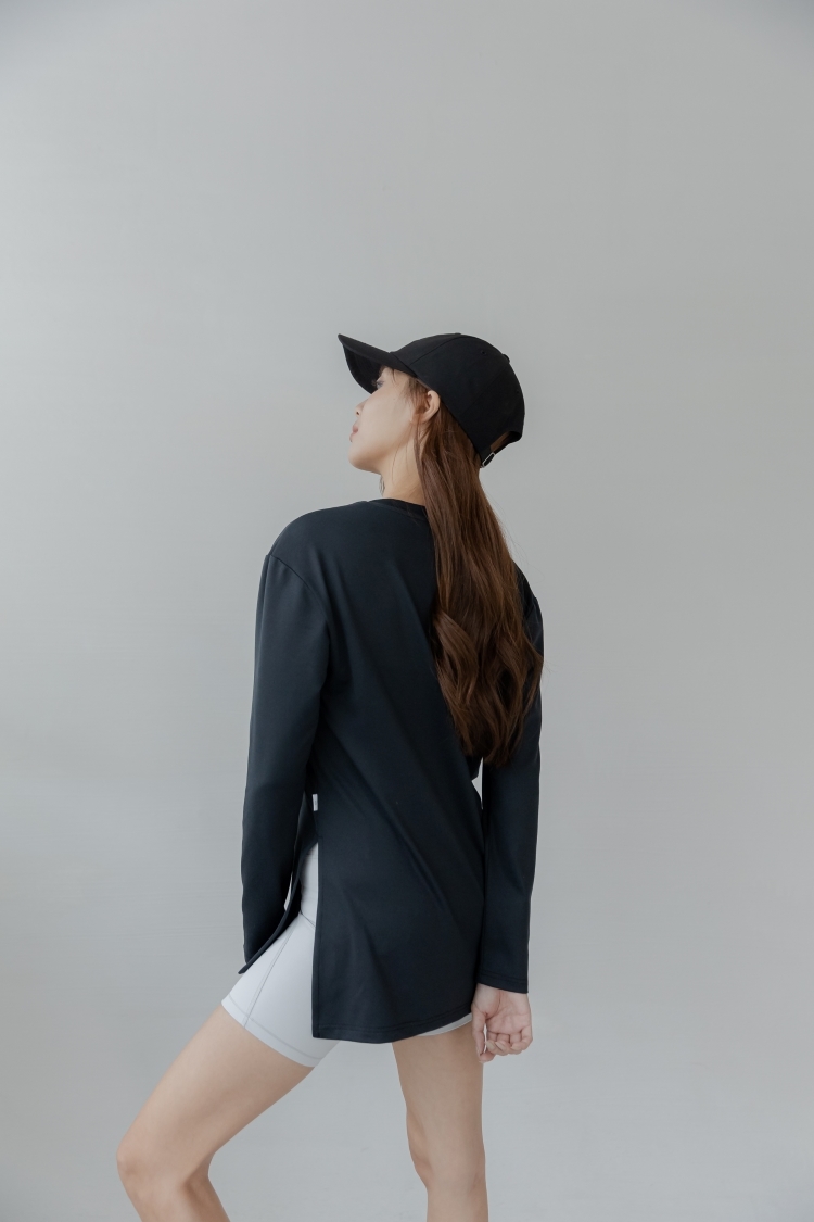 親膚側開岔舒適上衣- Black
