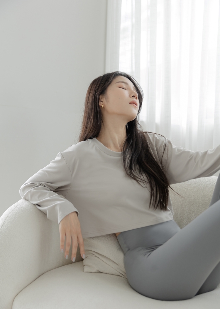 百搭親膚短版寬鬆上衣- Sand