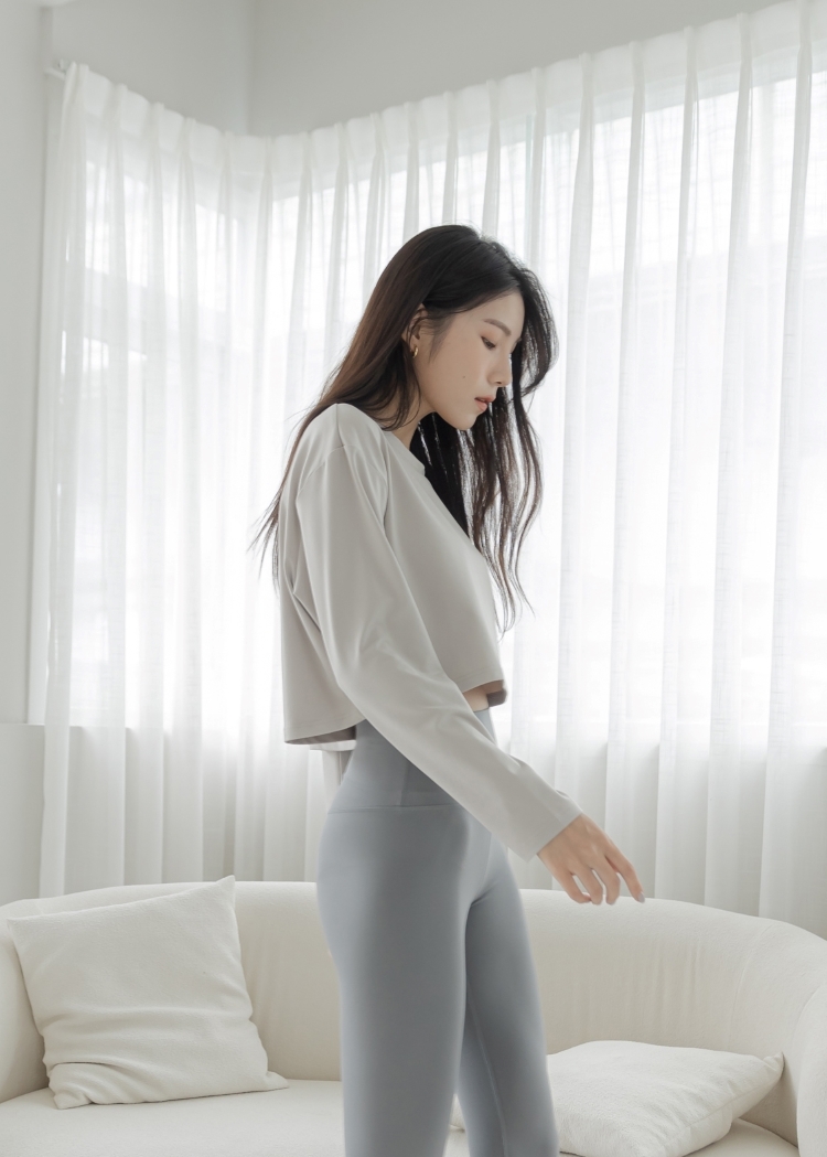 百搭親膚短版寬鬆上衣- Sand