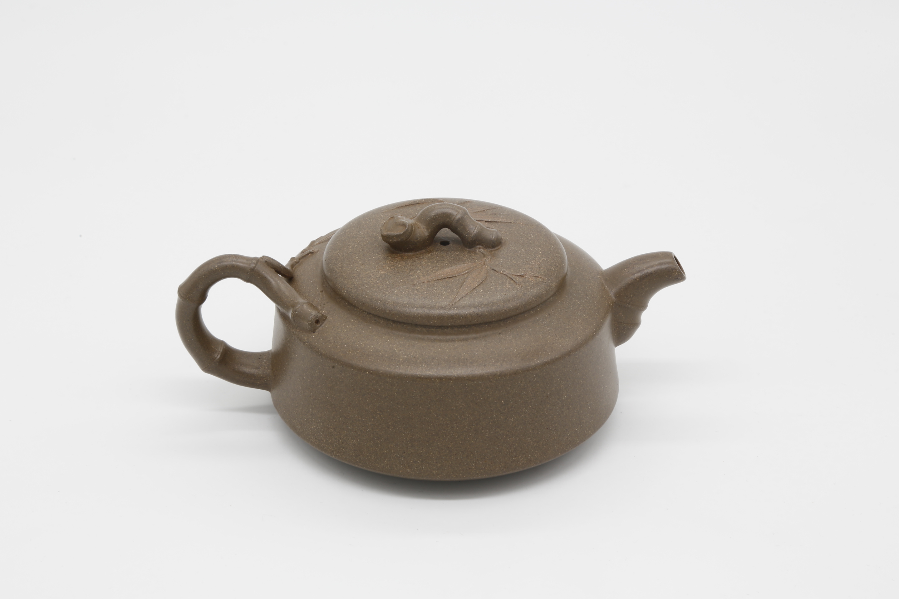 【礎竹】--整器令人讀壺思竹，品茶品壺亦品竹。