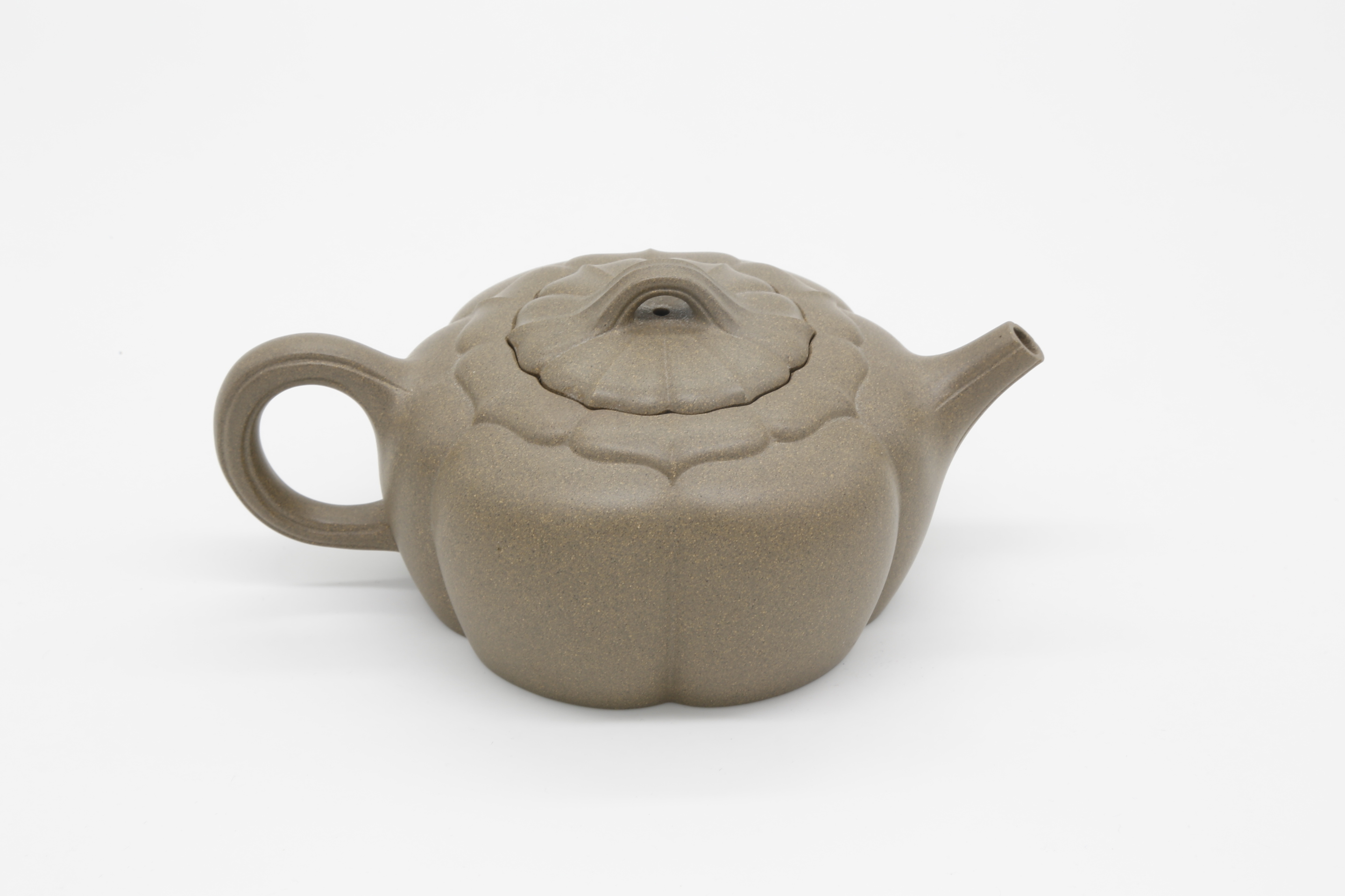 【錦葵】--全手工制，壺色澤古樸優雅，泡養後愈顯素雅之美。