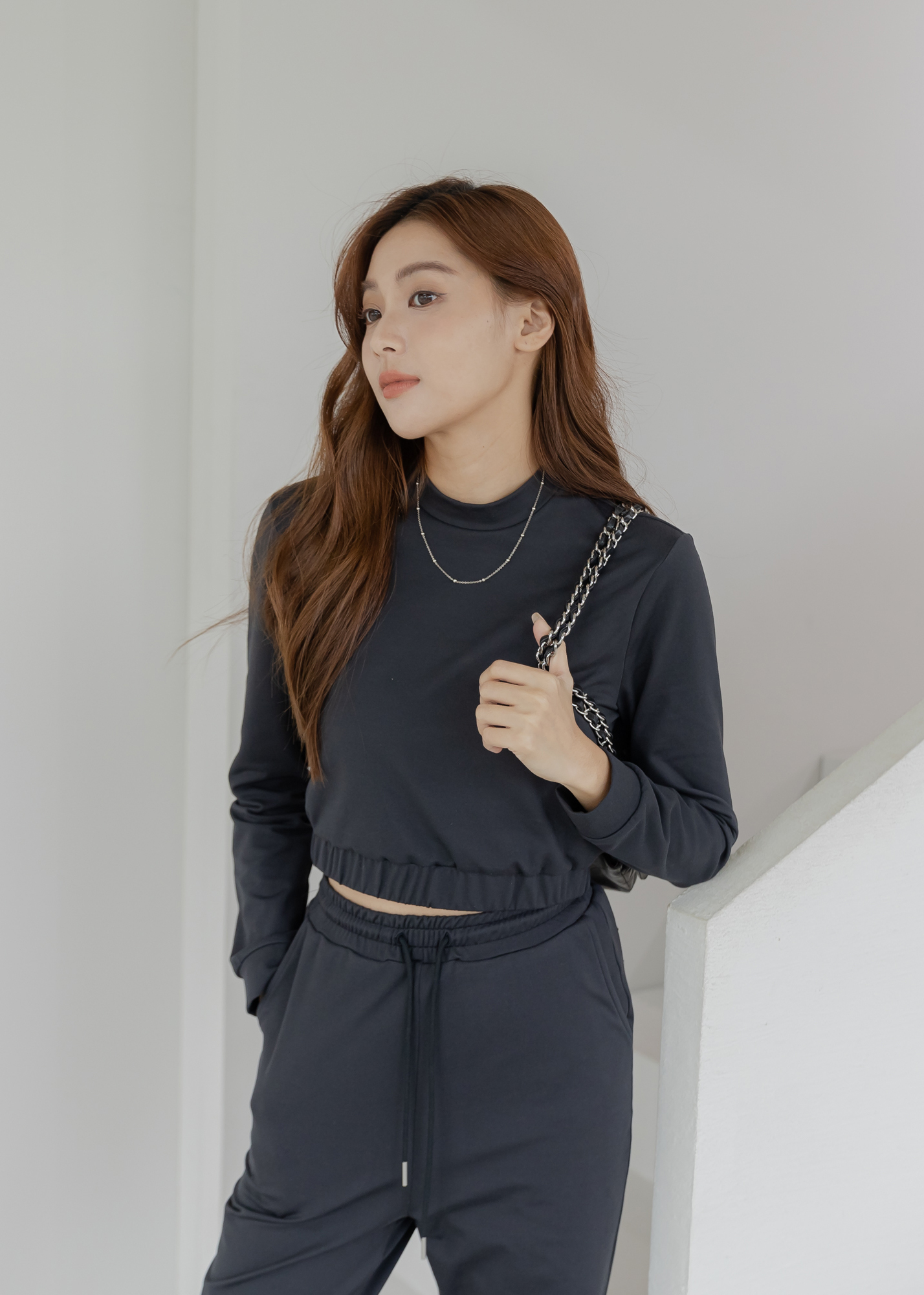 短版磨毛感縮腰上衣- Black