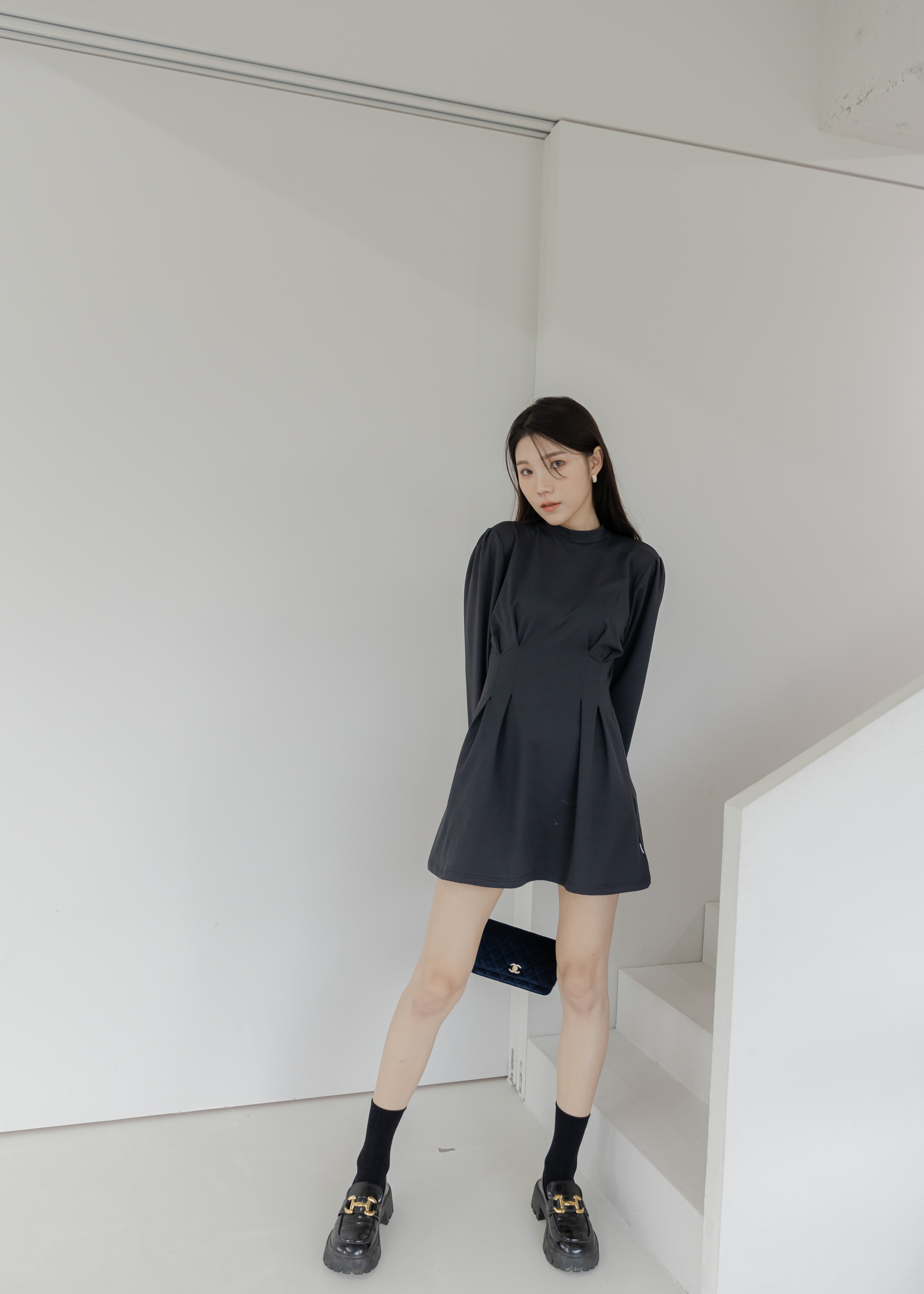 俐落磨毛感收腰A-Line Dress- Black