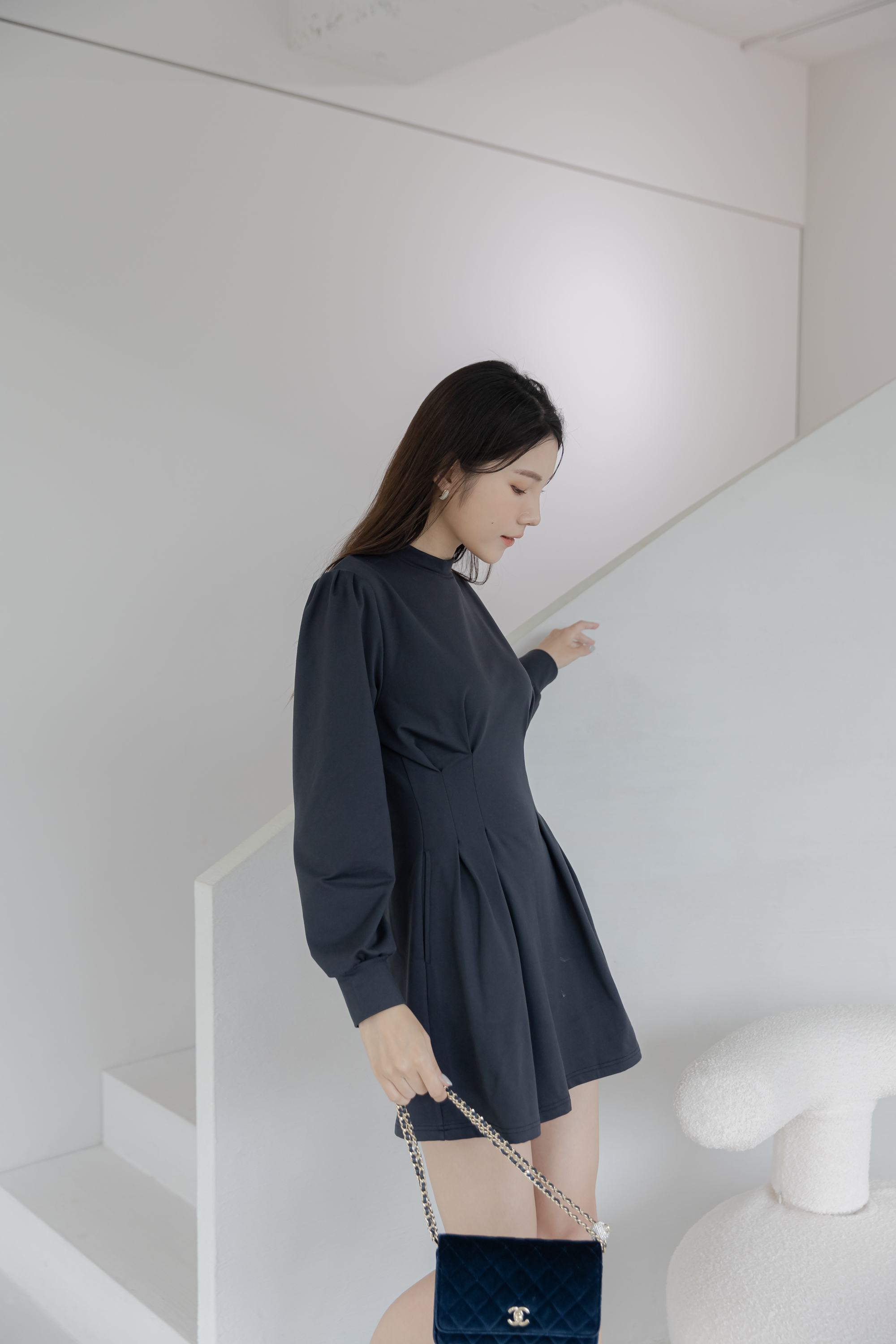 俐落磨毛感收腰A-Line Dress- Black