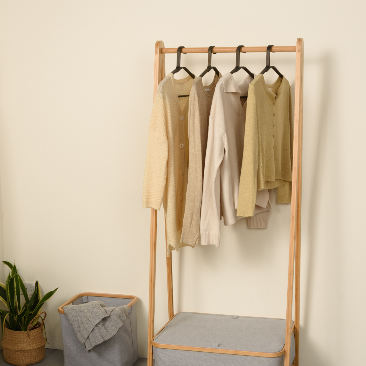 深棕色 Cakon 竹衣架