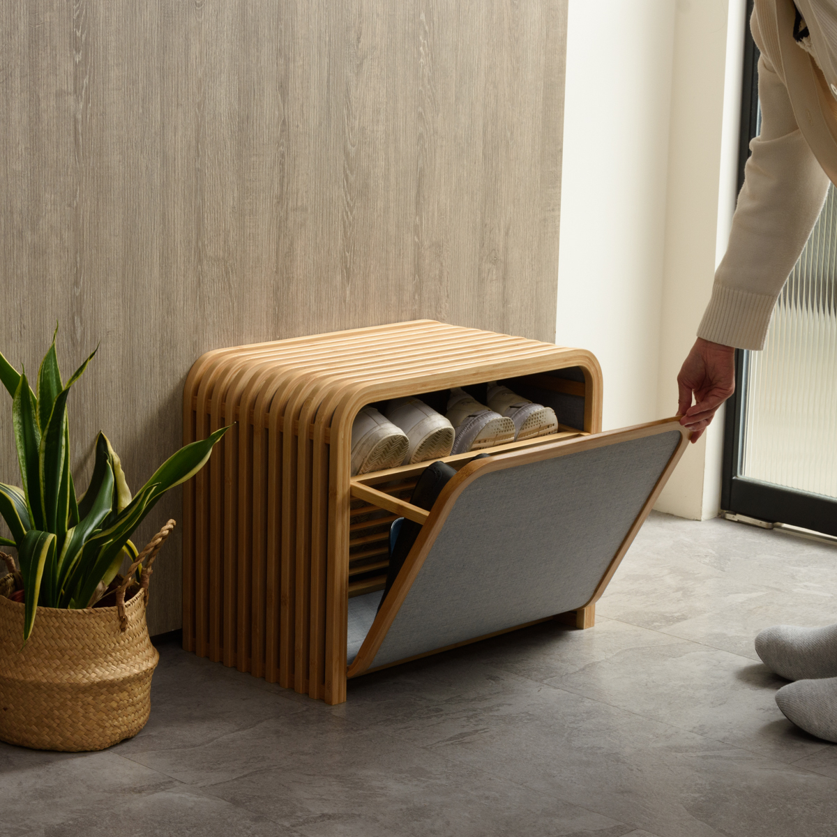 Tolin 雙層收納鞋凳 打開方式為翻斗式
