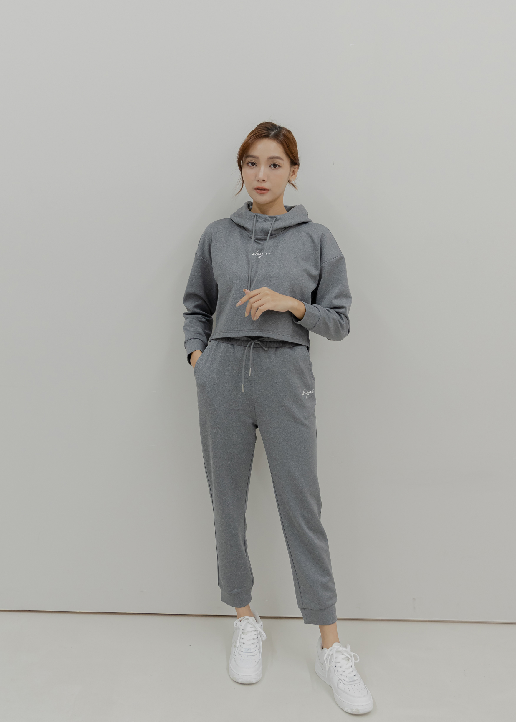 內刷毛刺繡修身長褲- Carbon Black Heather