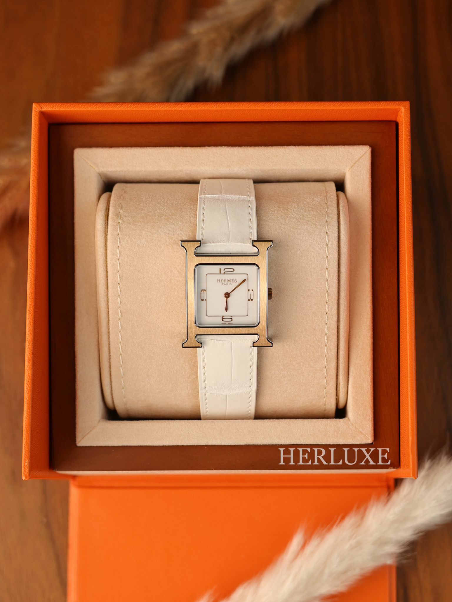 Heure H 30mm 01 blanc chantelly matt alligator matt moyen modèle