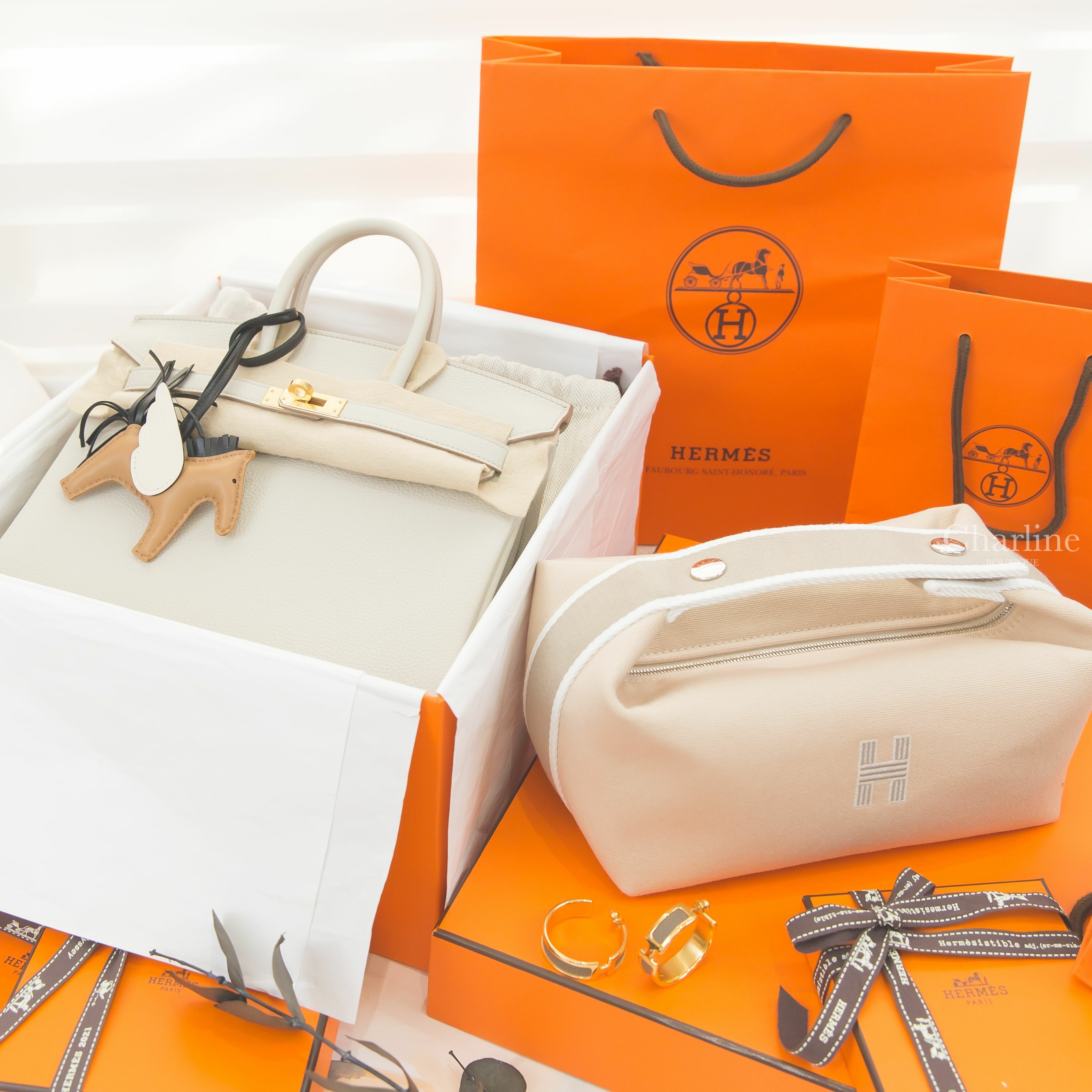 Hermès Birkin 25cm 8L Beton Togo U刻冰川灰金釦鉑金包,米白色提把棉質小型手提包,馬薩拉茶色/奶油白/黑色小型飛馬吊飾,大象灰小牛皮金色H圓圈耳環-Charline Boutique 精品代購