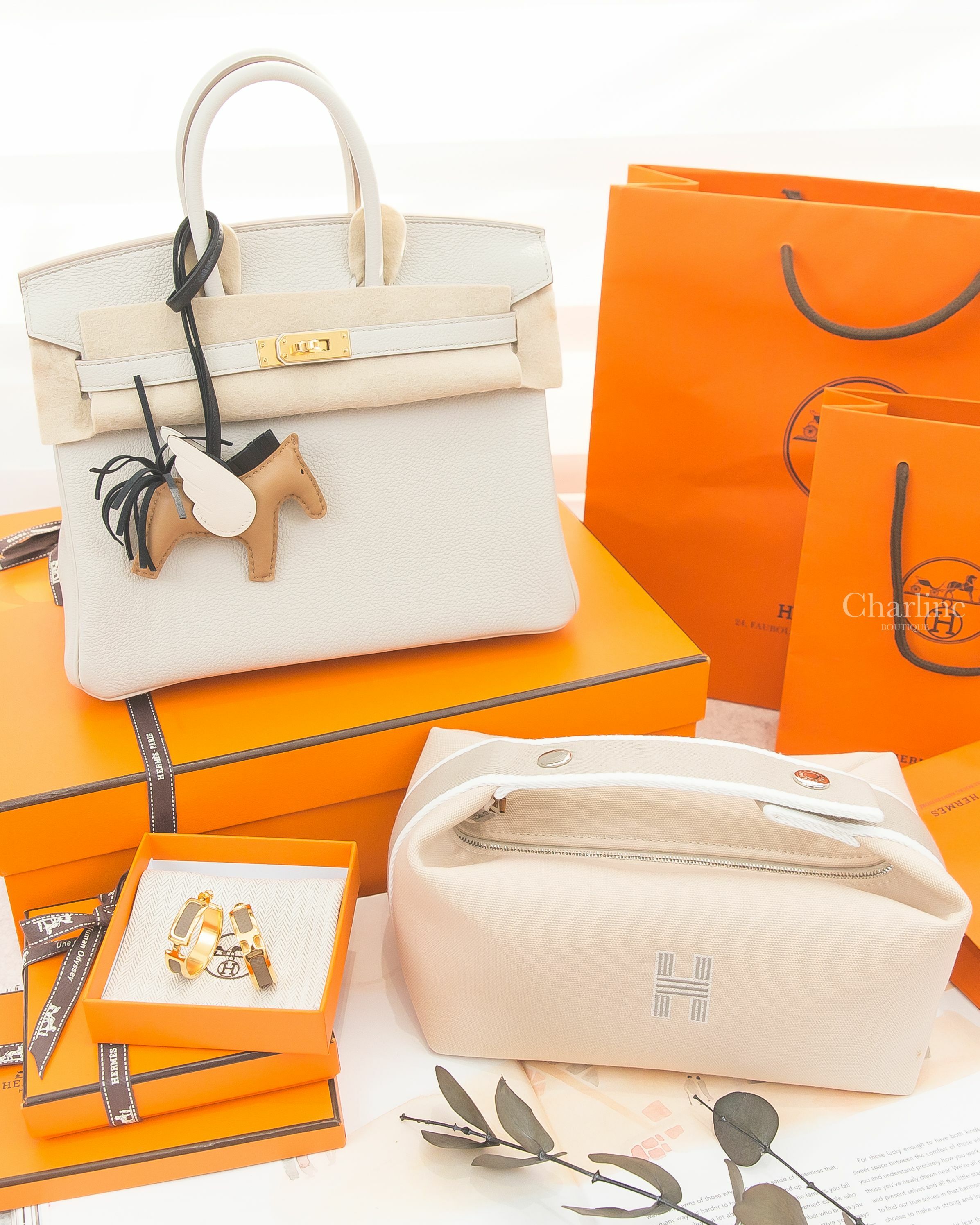 Hermès Birkin 25cm 8L Beton Togo U刻冰川灰金釦鉑金包,米白色提把棉質小型手提包,馬薩拉茶色/奶油白/黑色小型飛馬吊飾,大象灰小牛皮金色H圓圈耳環-Charline Boutique 精品代購