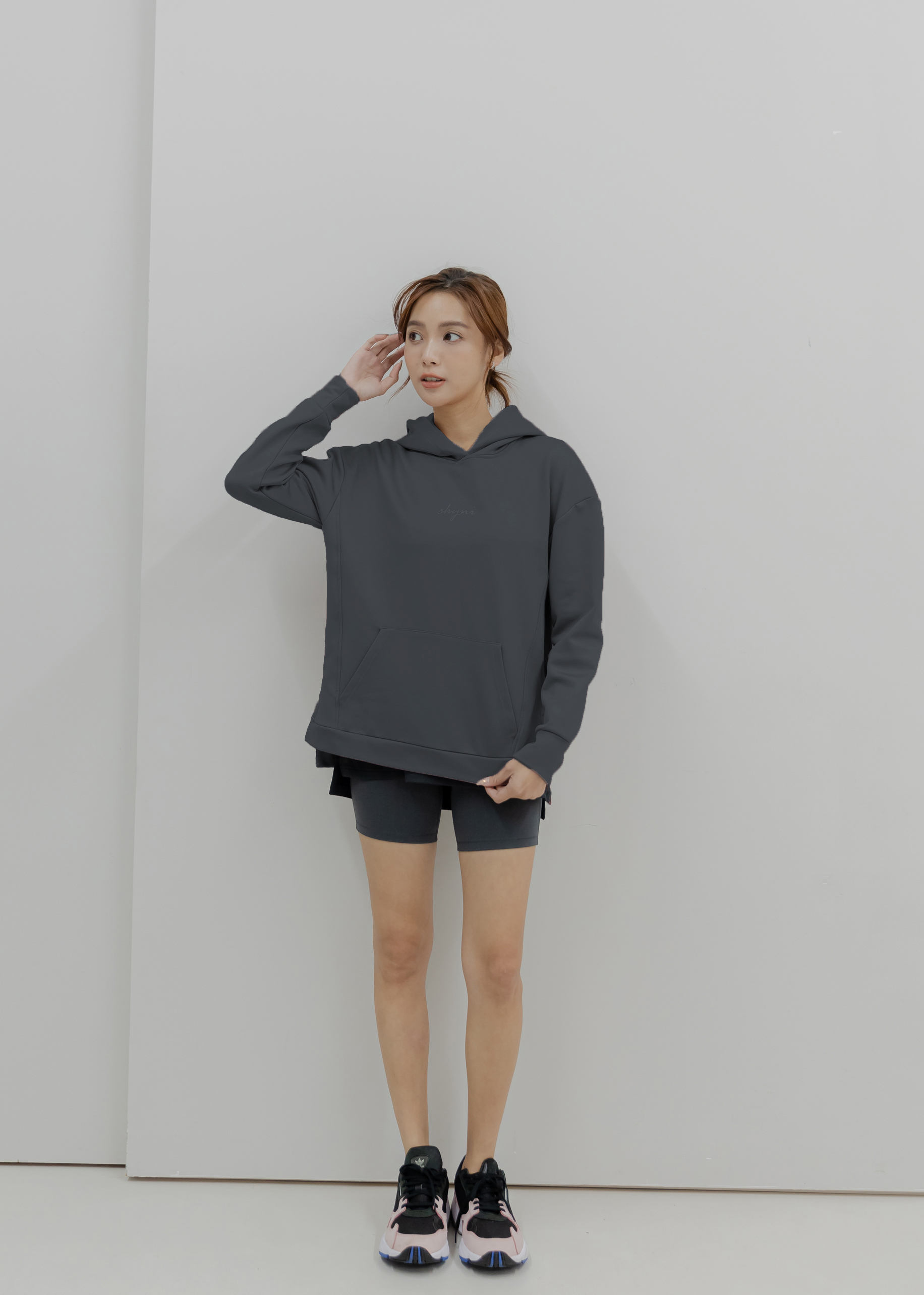 中長版內刷毛刺繡Hoodie- Carbon Black