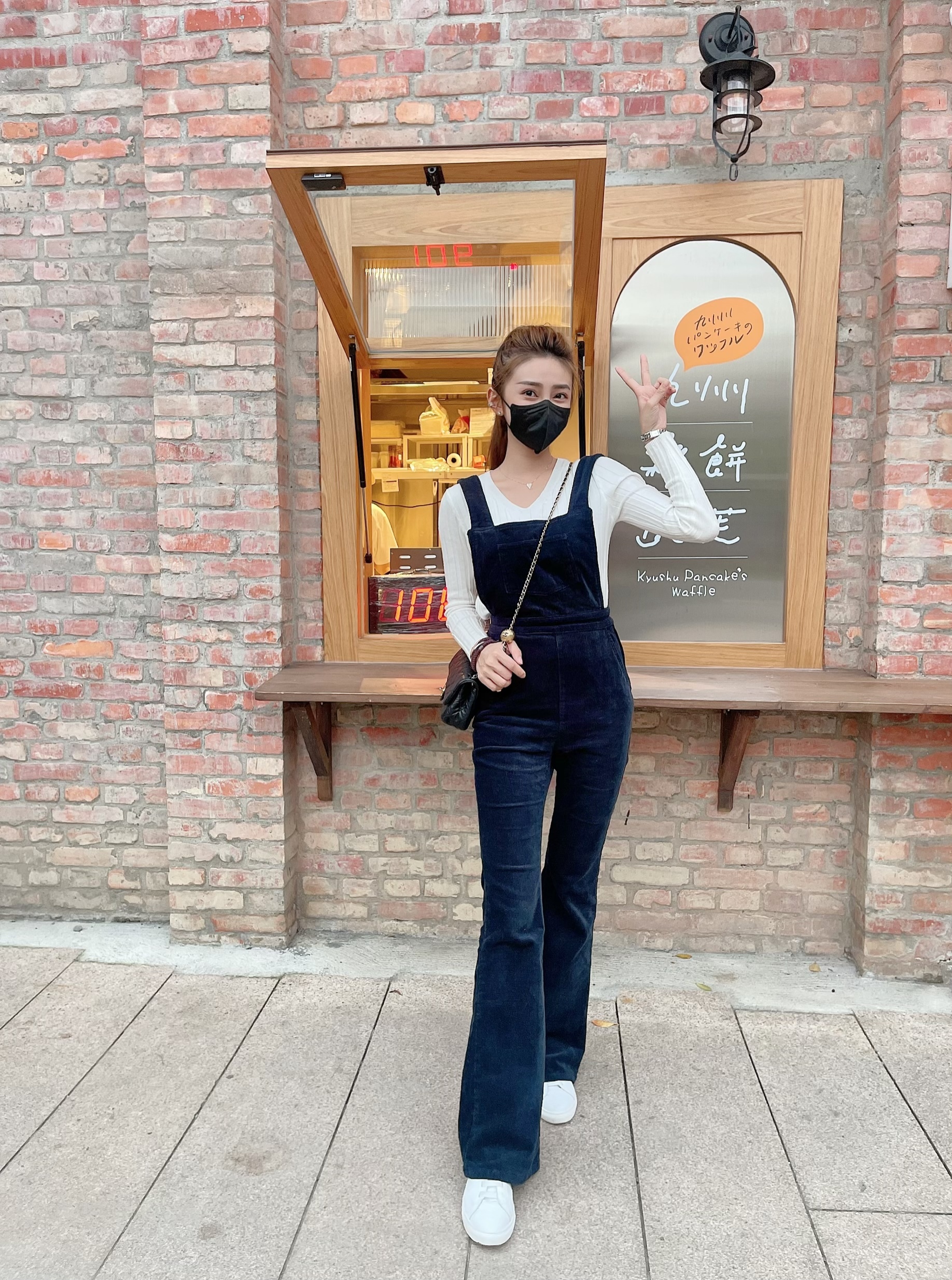 🔥11.23直播新品］🇰🇷正韓超可愛減齡逆天長腿燈芯絨吊帶喇叭褲（深藍/SM）