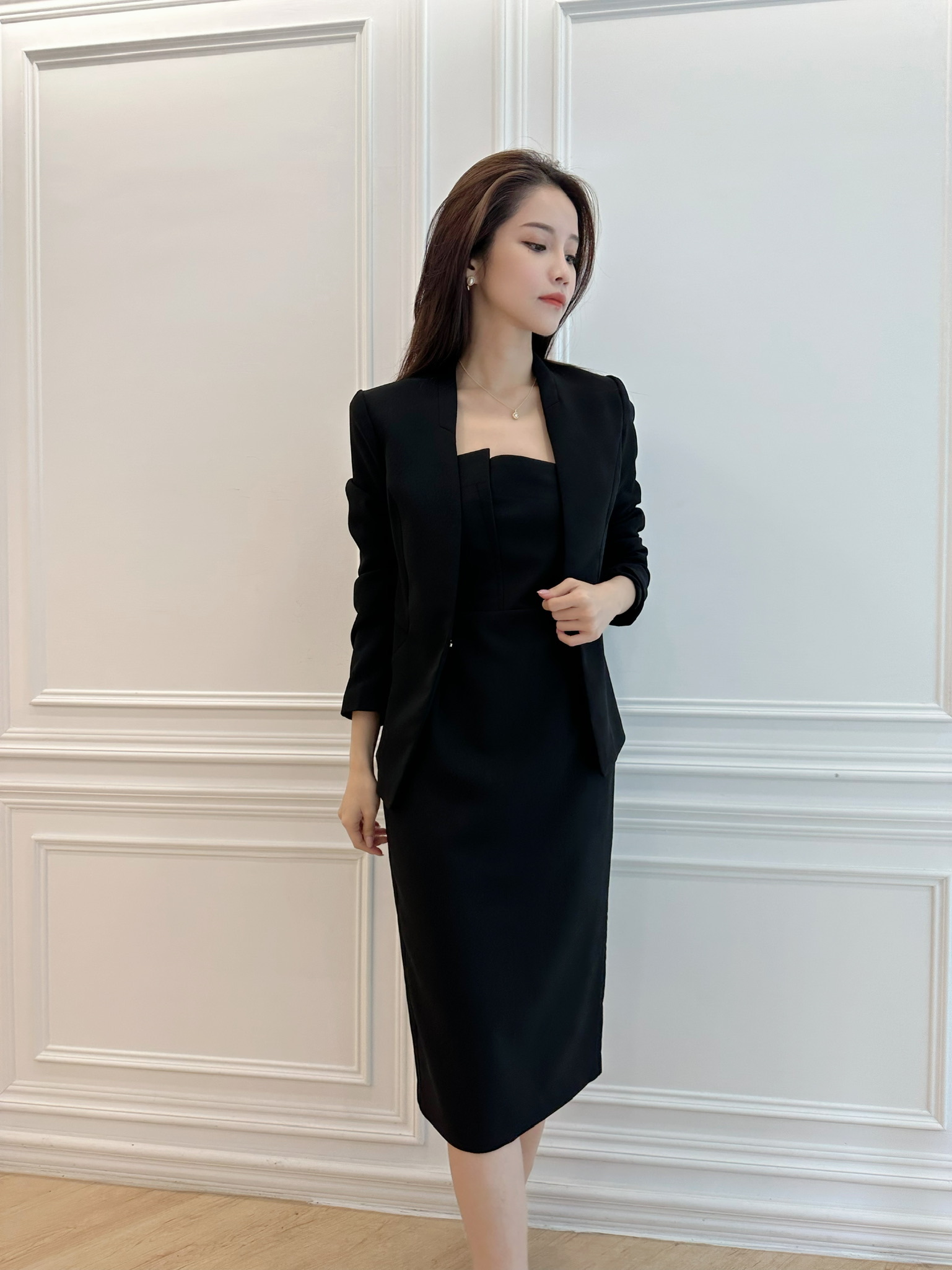 細肩帶不規則領裁片洋裝