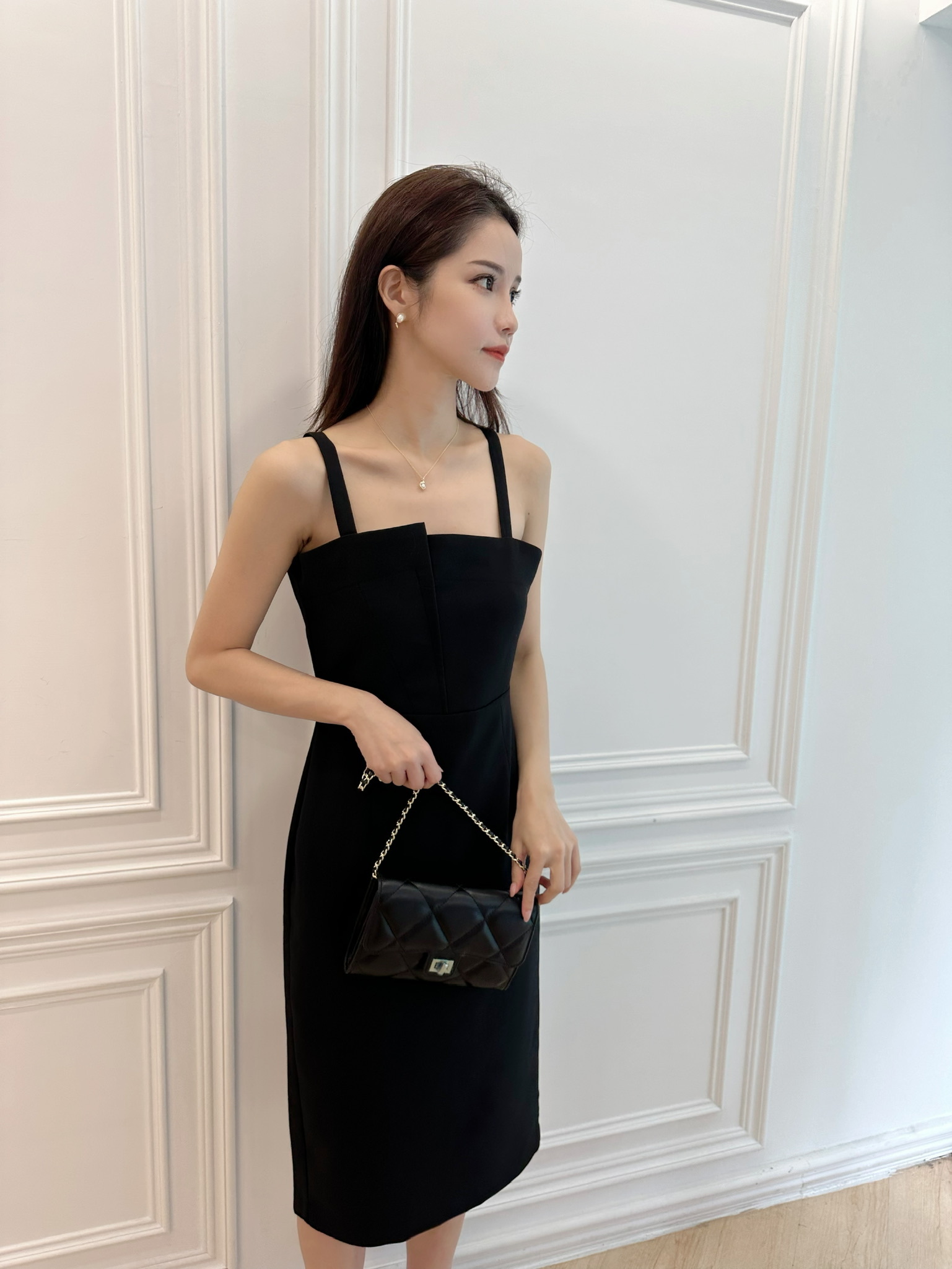 細肩帶不規則領裁片洋裝