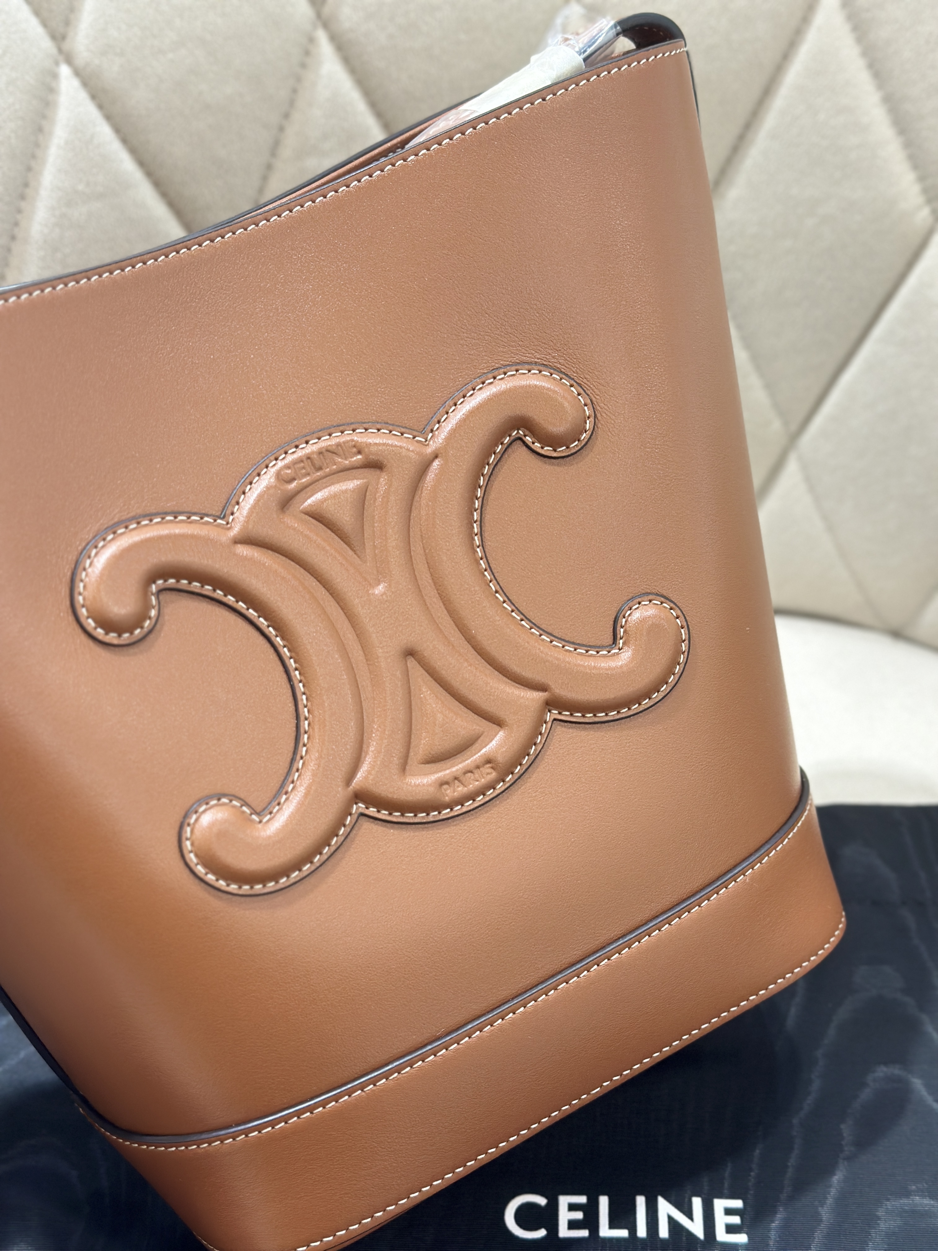 CELINE Small Bucket Cuir Triomphe