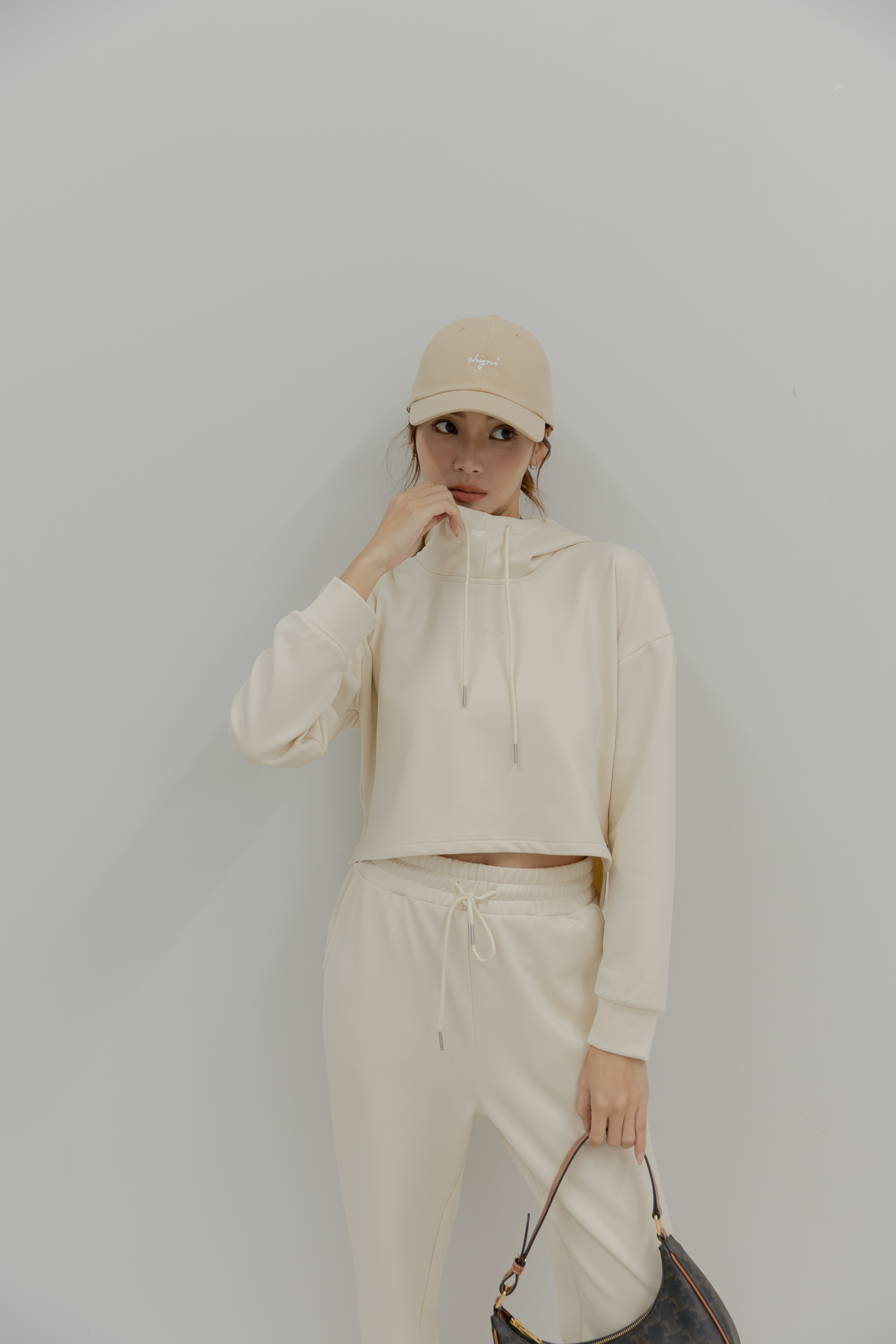 短版內刷毛刺繡Hoodie- Nude