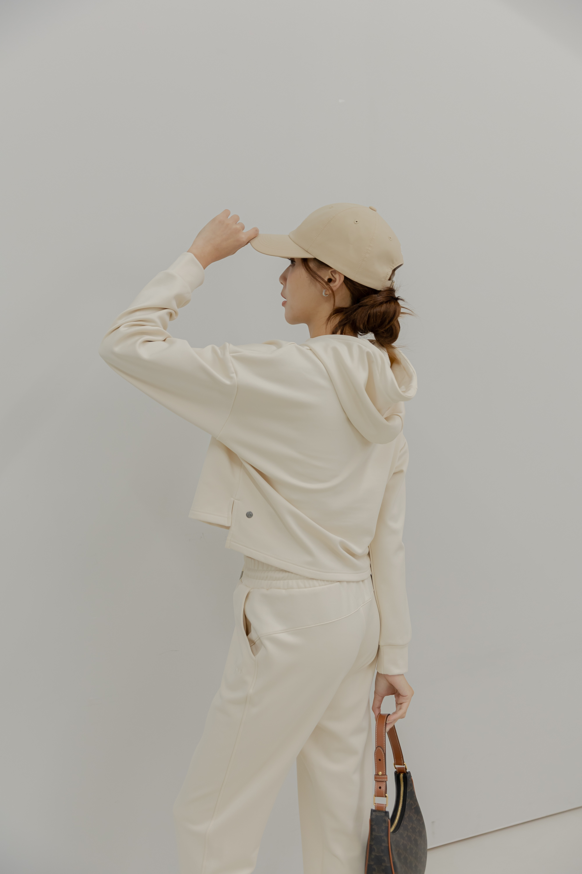 短版內刷毛刺繡Hoodie- Nude