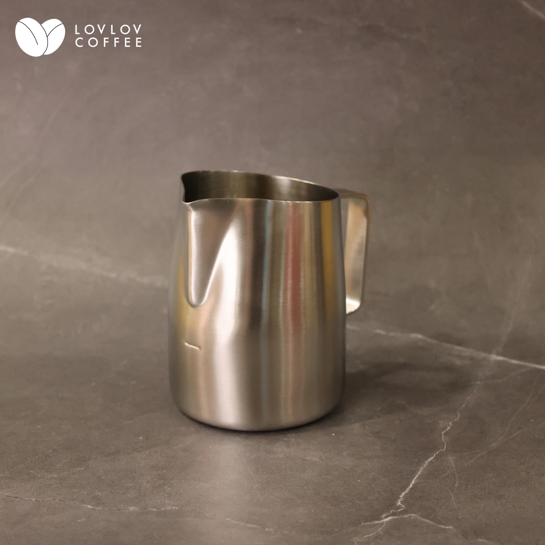 WPM斜口拉花杯 (尖嘴) 650ml