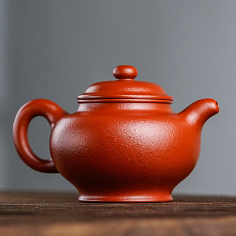 【掇只】全手工製作，壺流胥出自然，壺把勻勢而起，且與壺身如意貫氣。