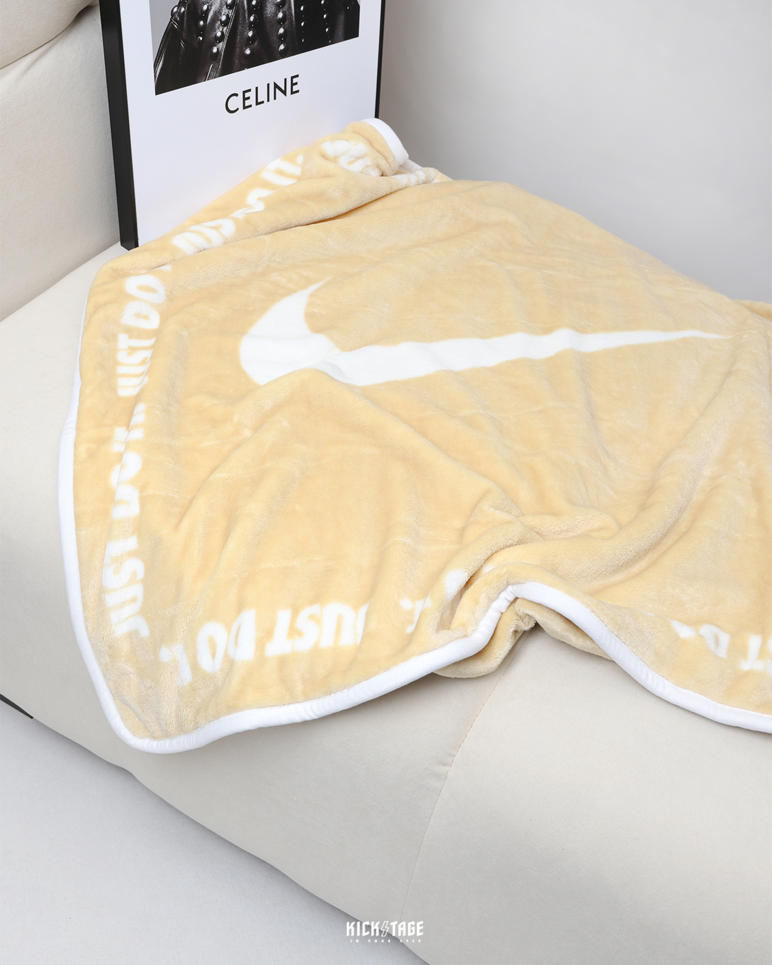 NIKE NSW BLANKET 奶油黃 大勾 毛絨 毛毯 寶寶毯 地毯 蓋毯 家飾【NY2243014NX2I】NKFUR