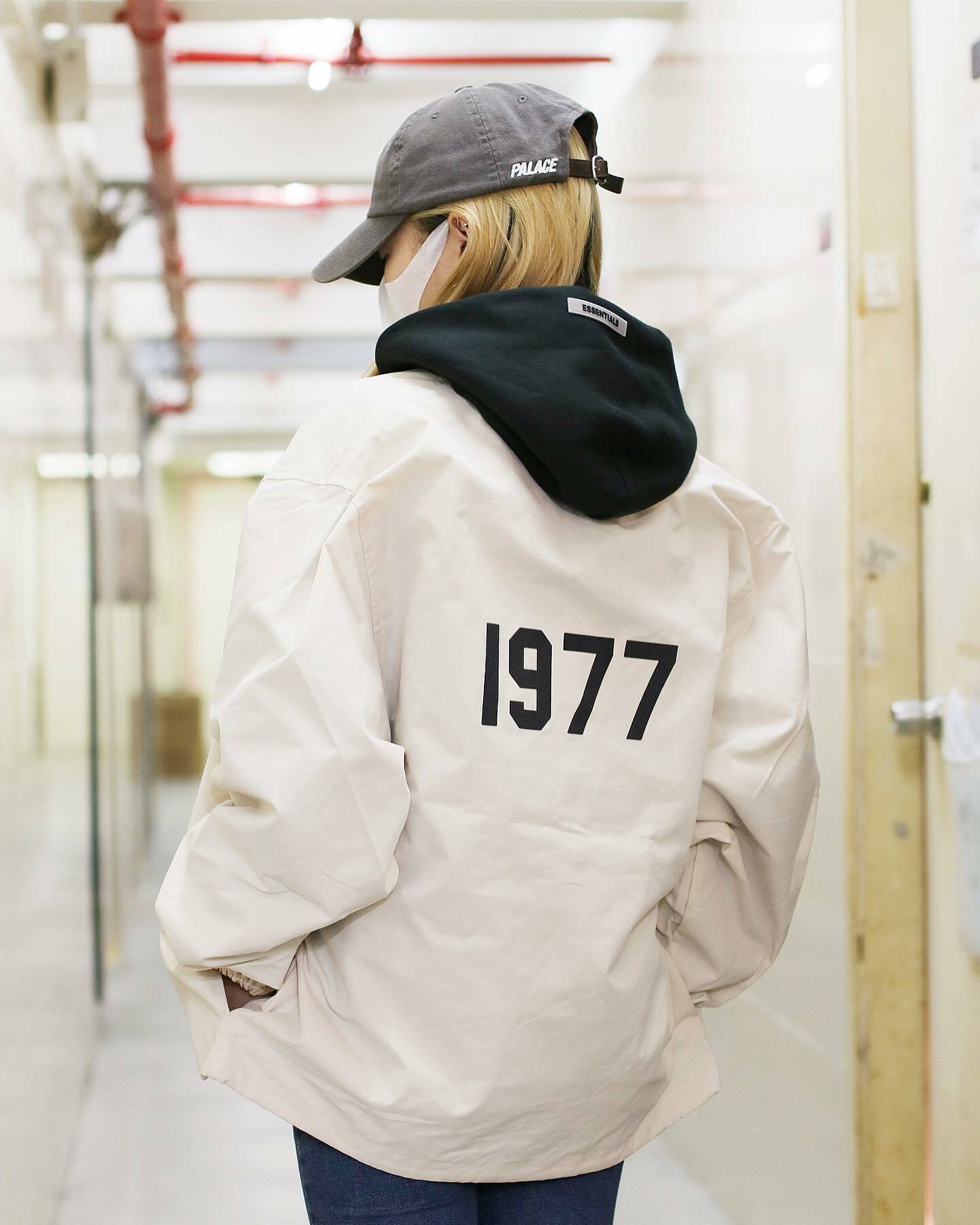 Fear Of God Essentials FW22 1977 Coach Jacket egg shell 奶白色