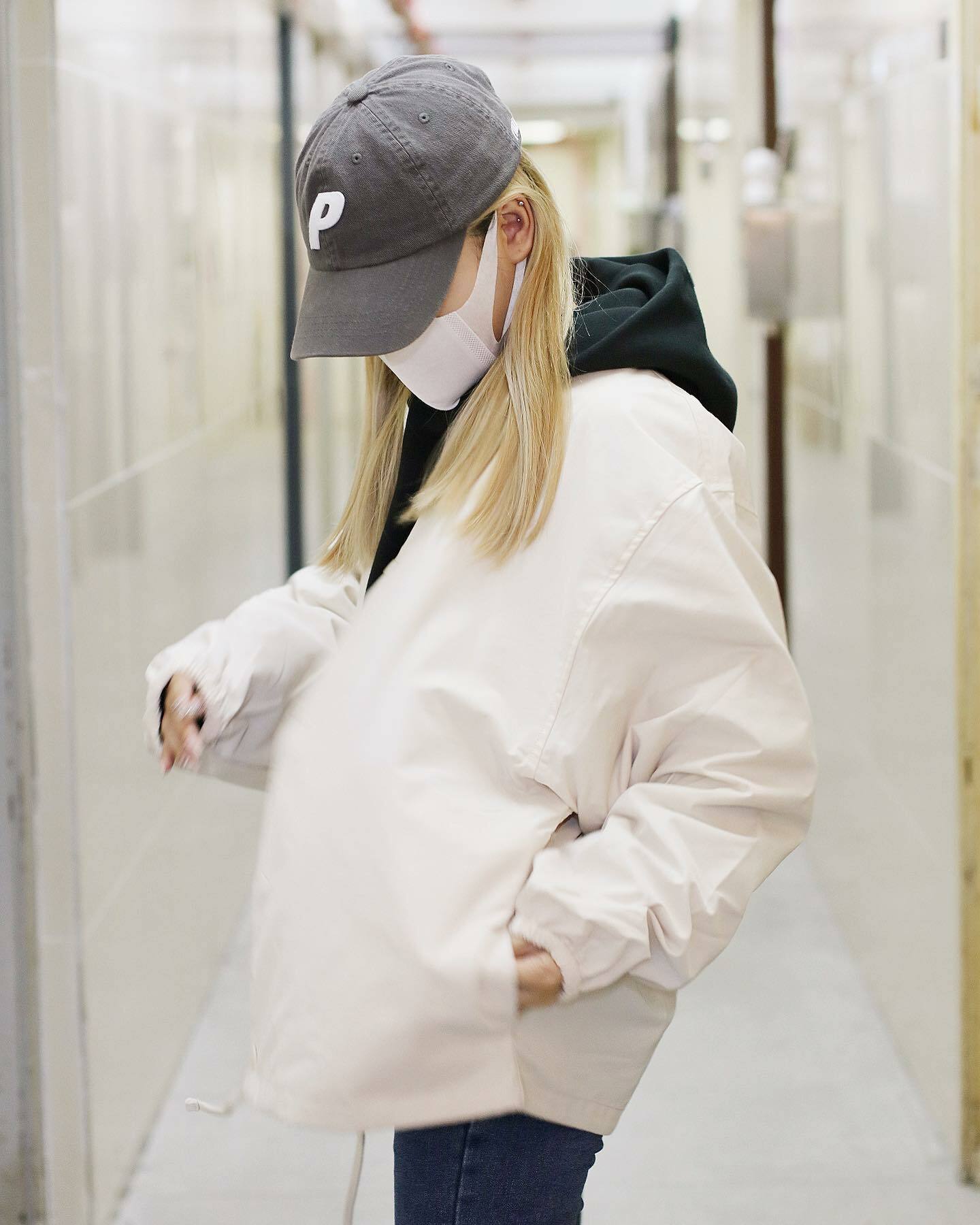 Fear Of God Essentials FW22 1977 Coach Jacket egg shell 奶白色