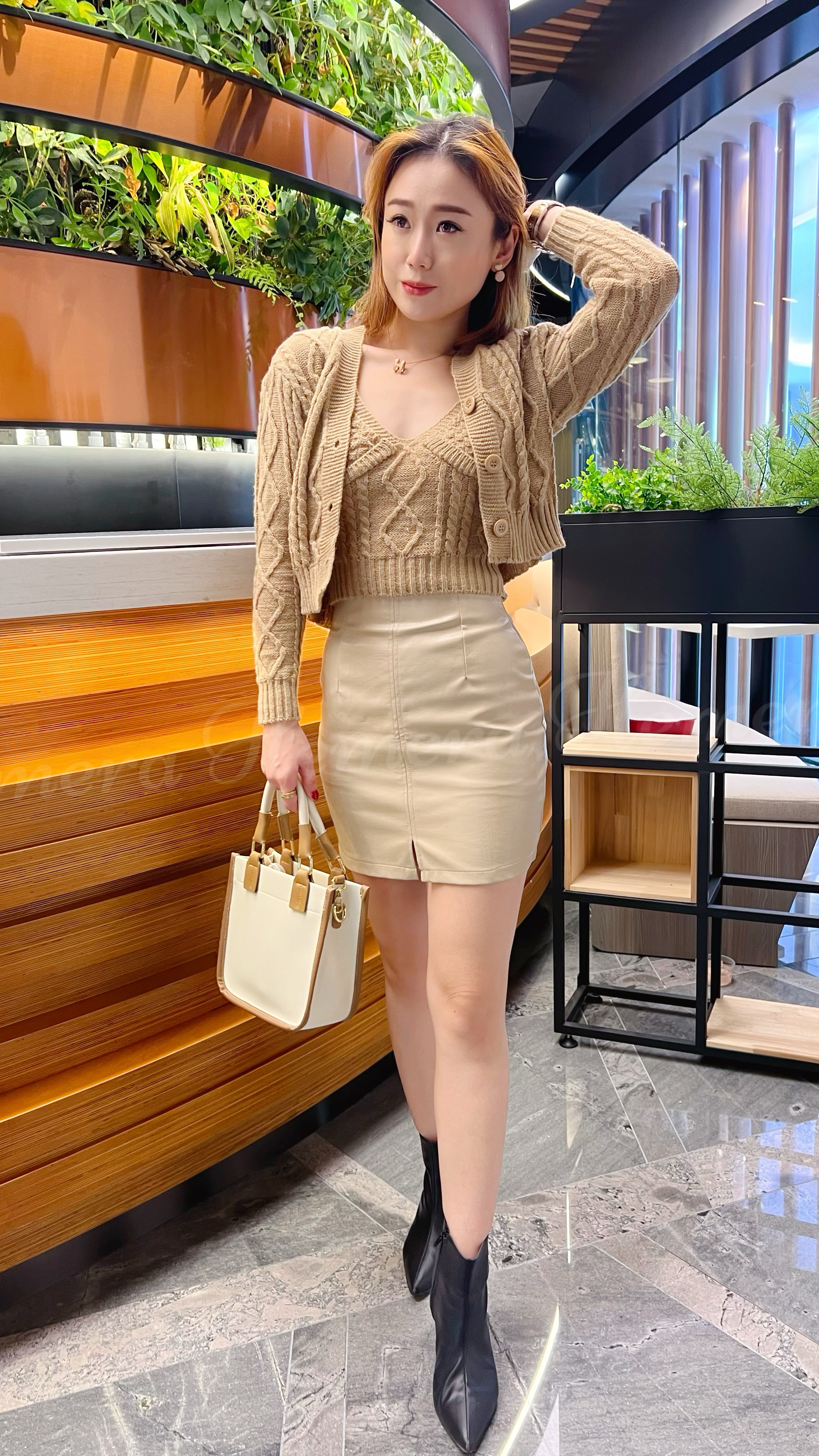 IN STOCK: SK22S1166 PU性感開叉裙褲